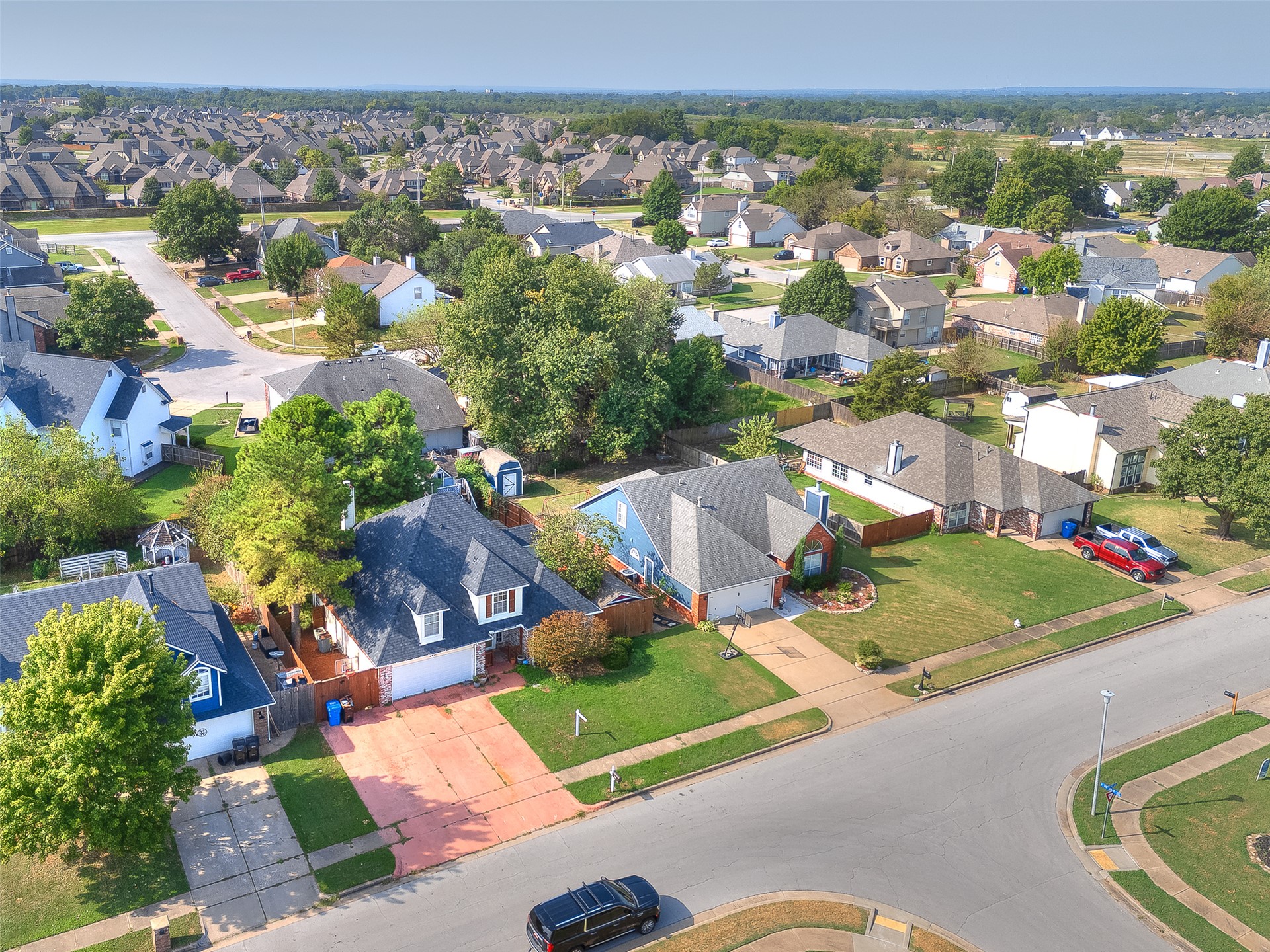 2411 W Kent Street Property Photo 9