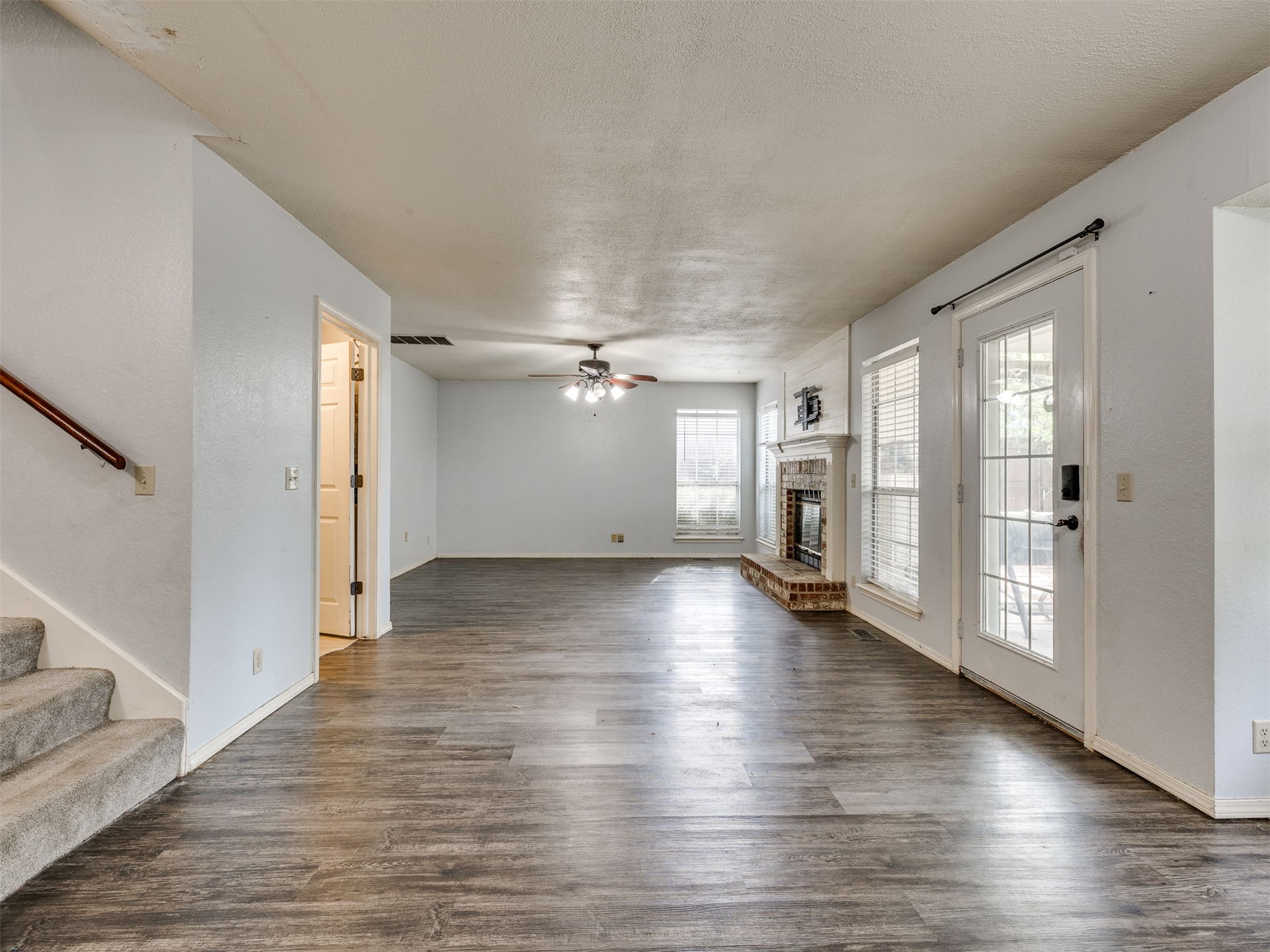 2411 W Kent Street Property Photo 29