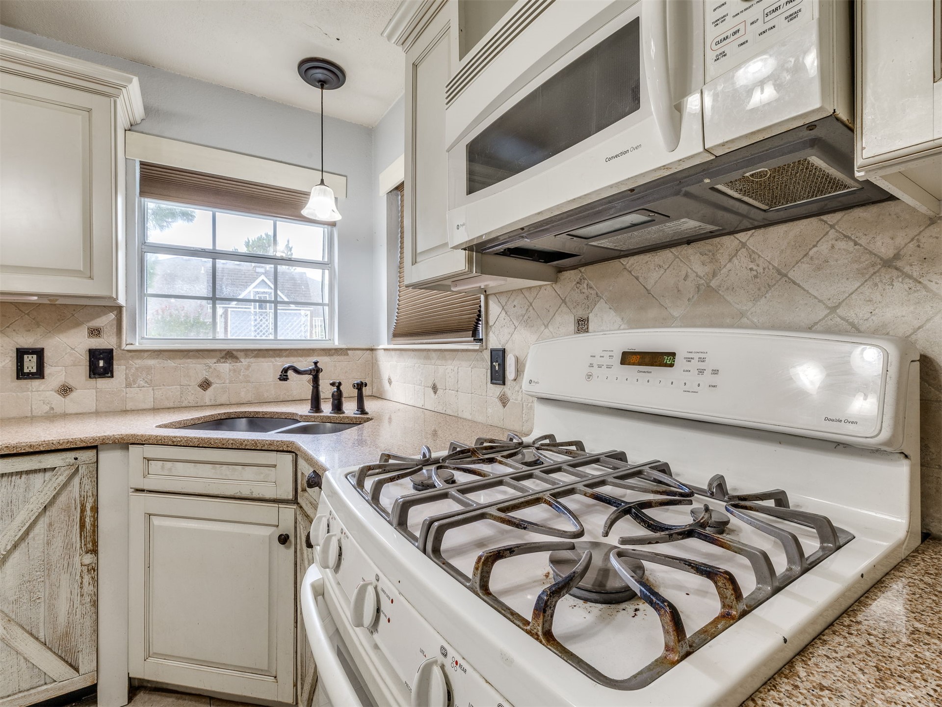 2411 W Kent Street Property Photo 35