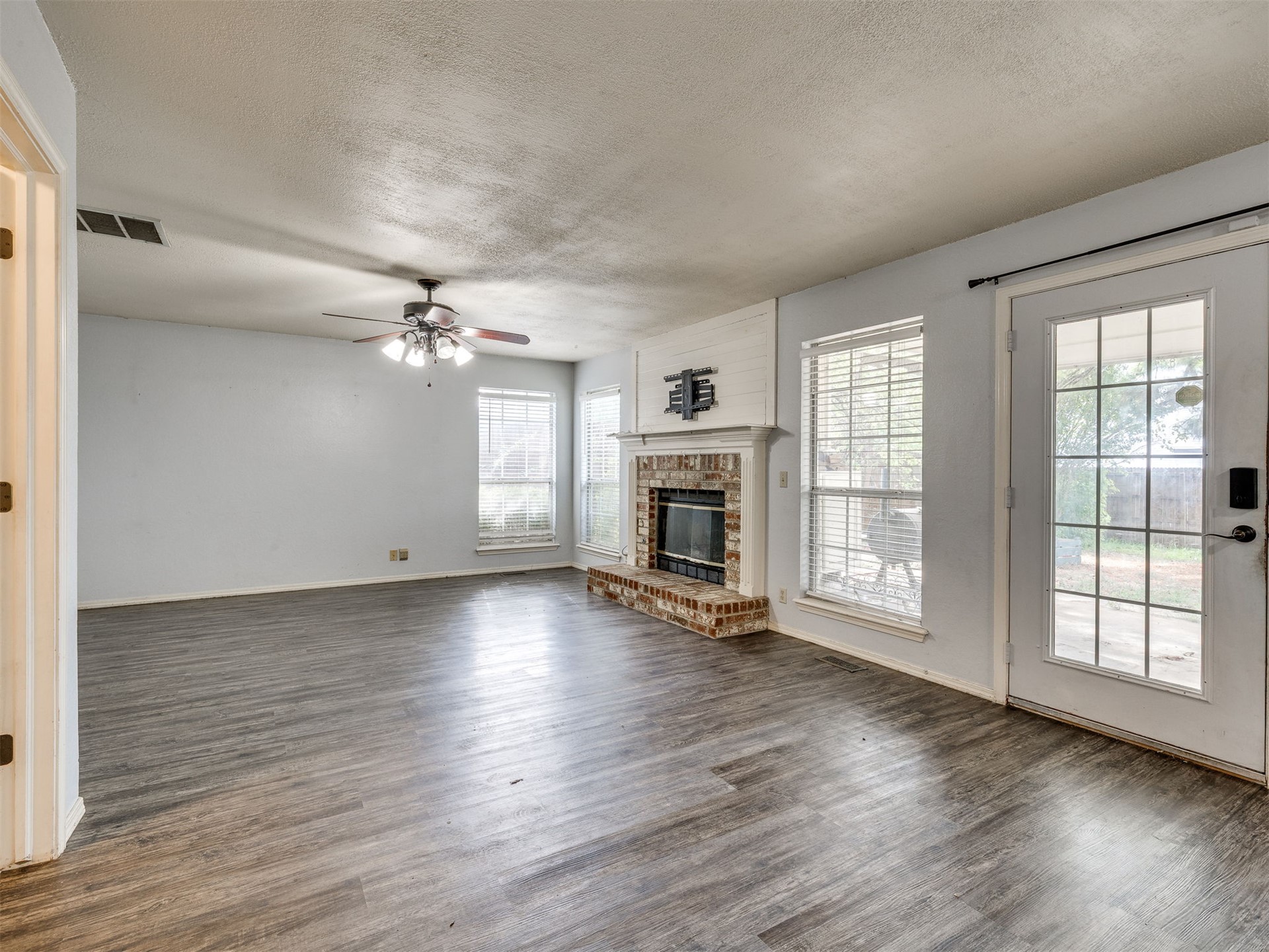 2411 W Kent Street Property Photo 40