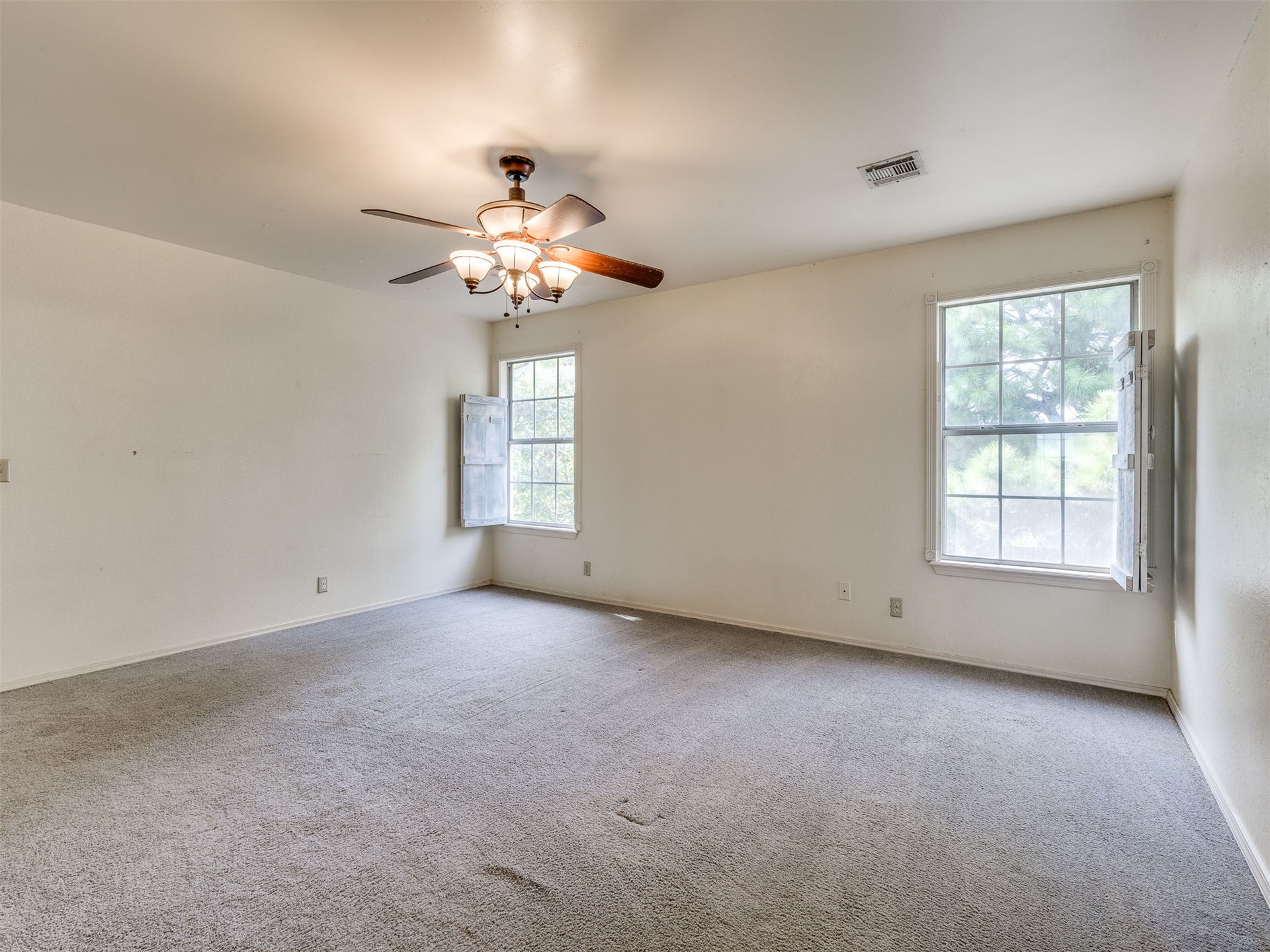 2411 W Kent Street Property Photo 50