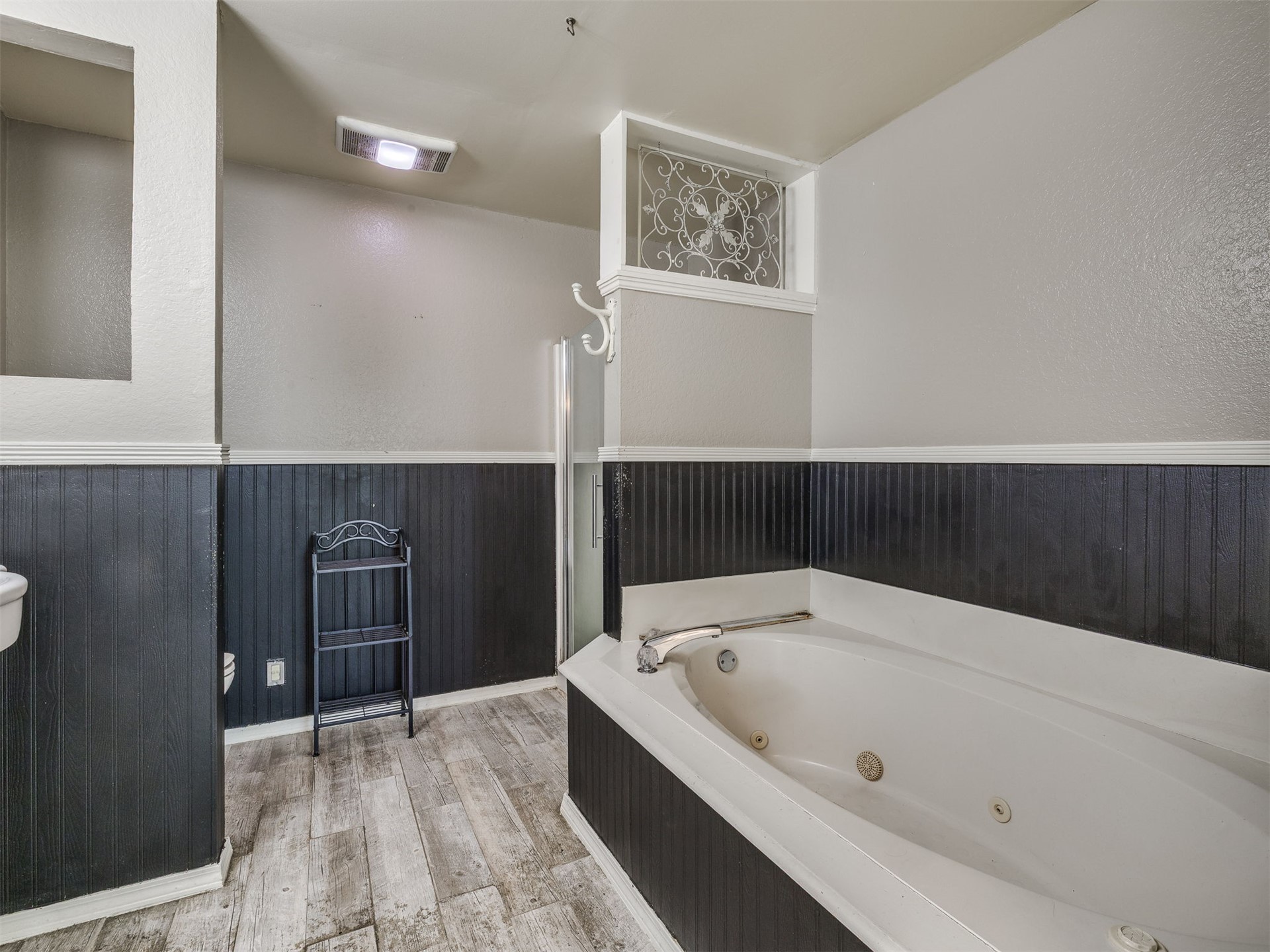 2411 W Kent Street Property Photo 54