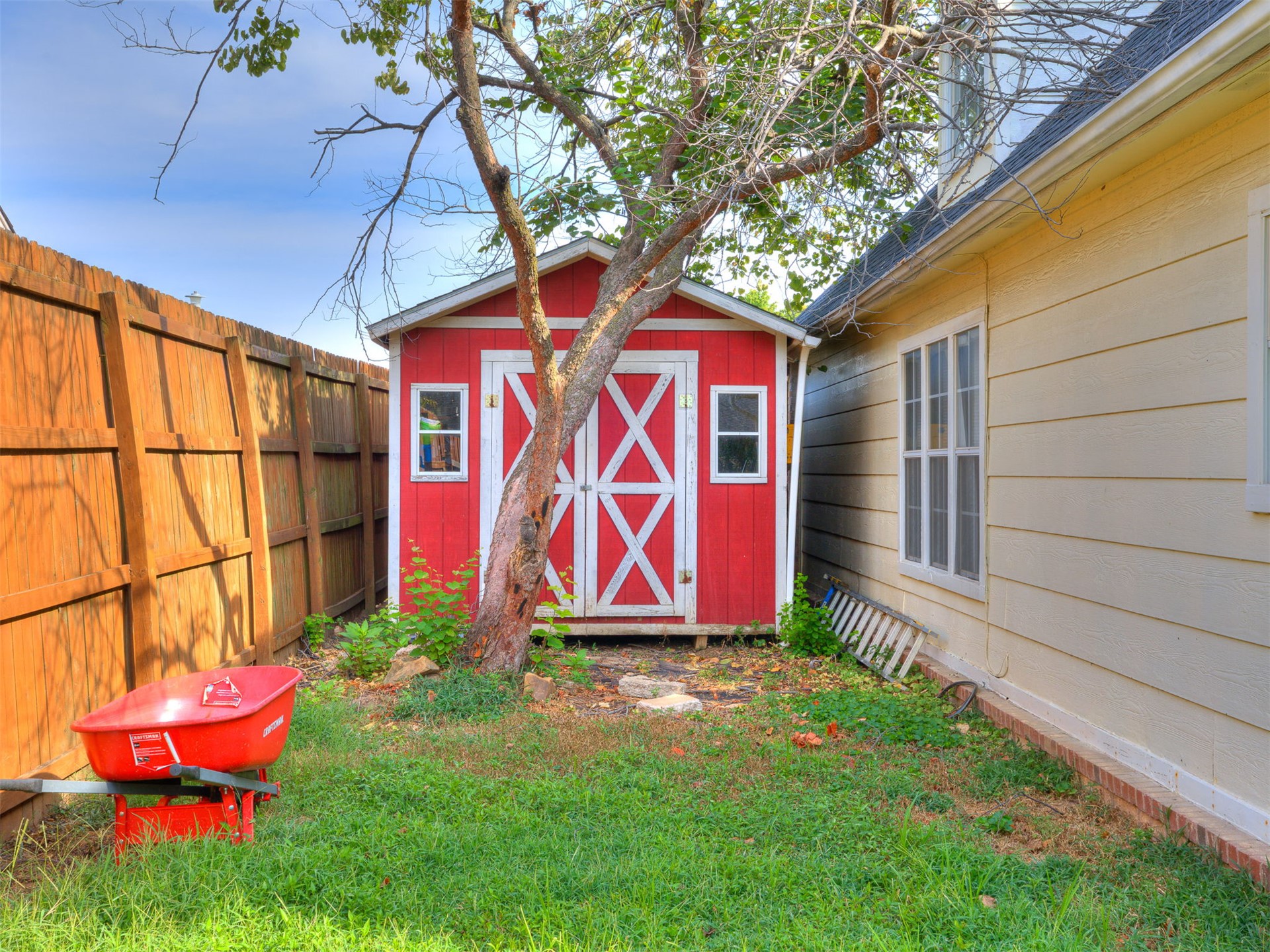 2411 W Kent Street Property Photo 64