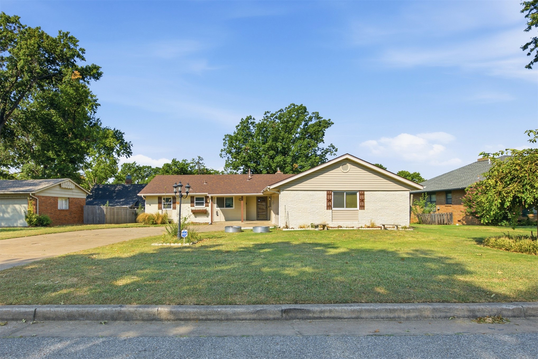 6002 S Lakewood Avenue Property Photo 1