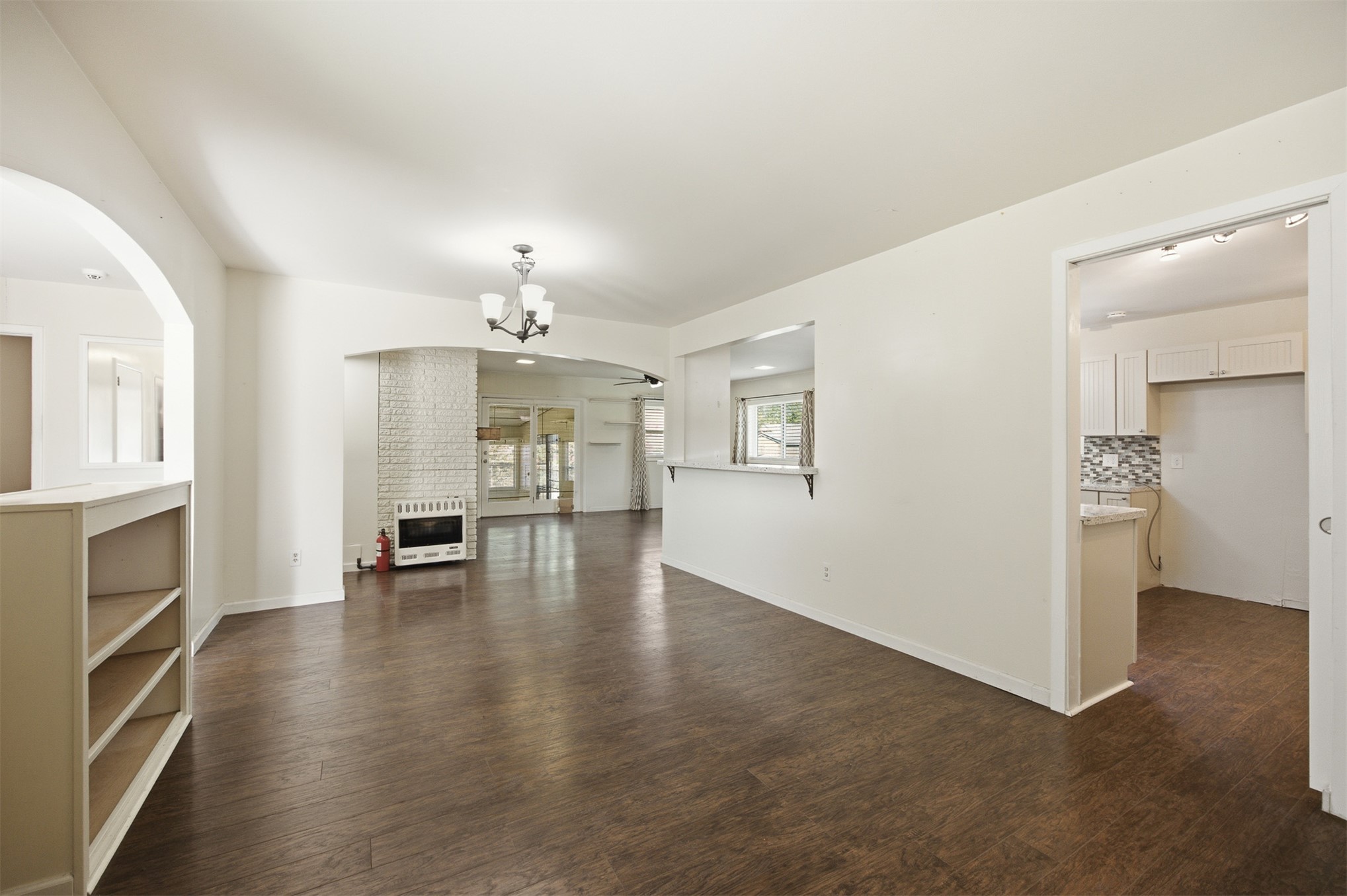 6002 S Lakewood Avenue Property Photo 6