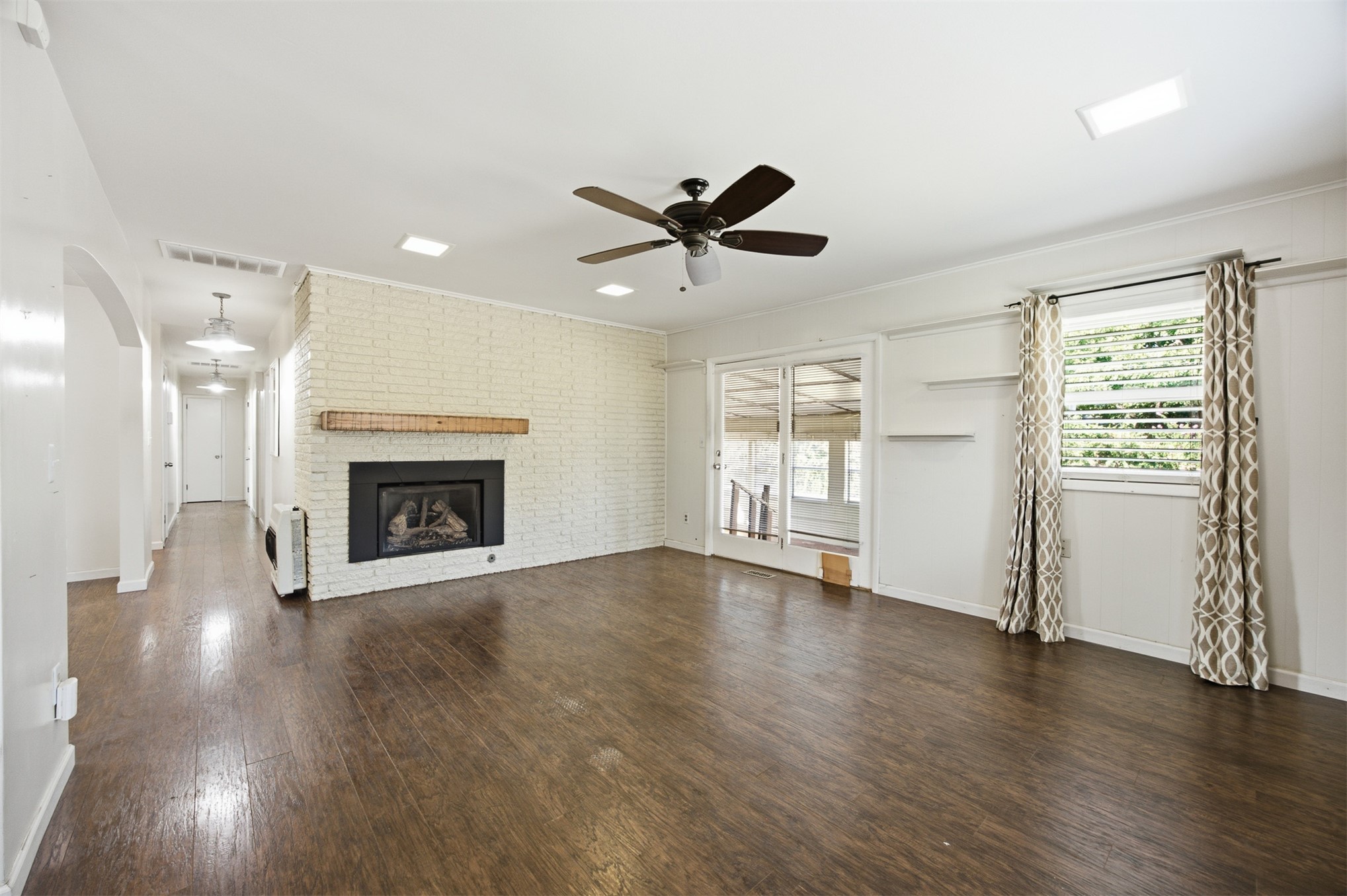 6002 S Lakewood Avenue Property Photo 12
