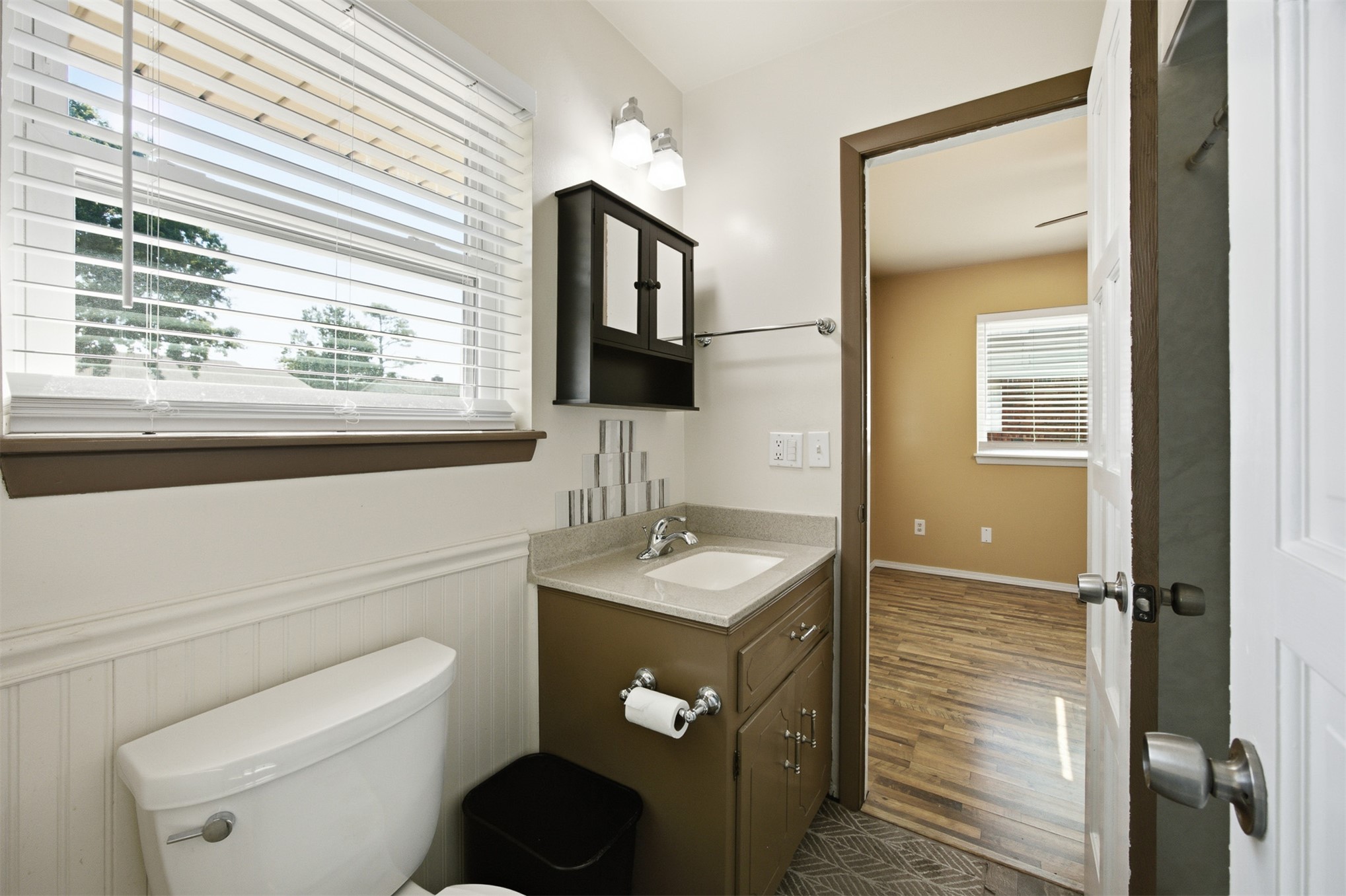 6002 S Lakewood Avenue Property Photo 25