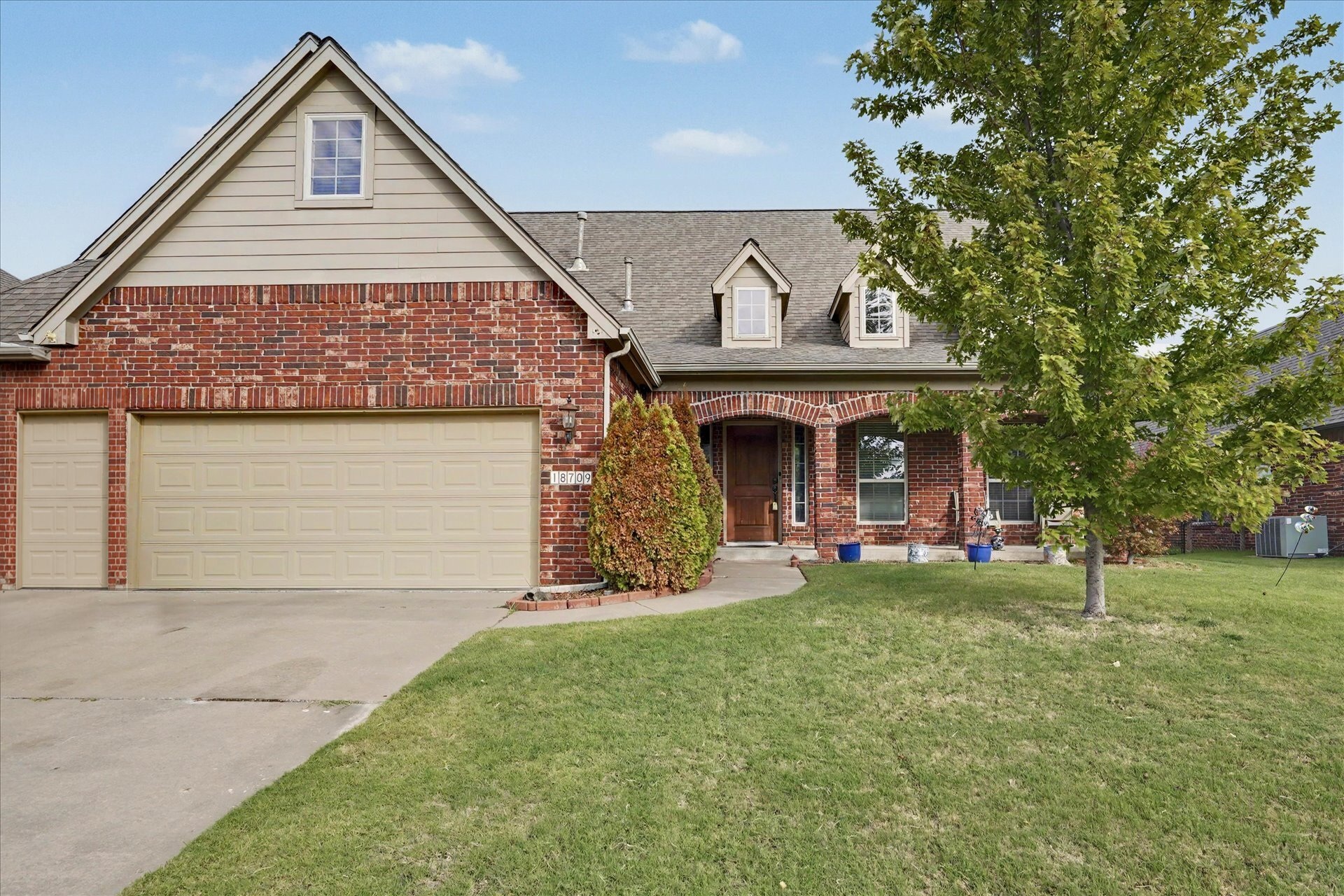 18709 E 42nd Street Property Photo 2