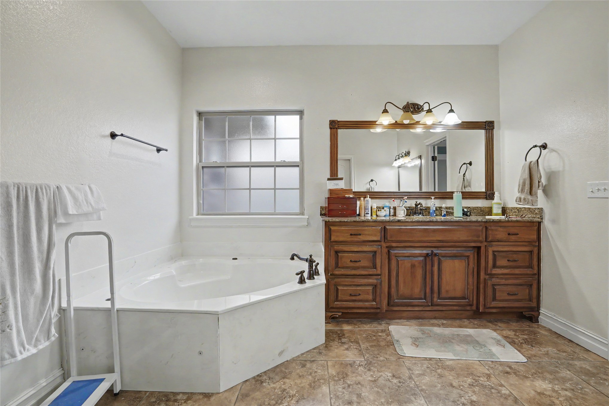 18709 E 42nd Street Property Photo 23