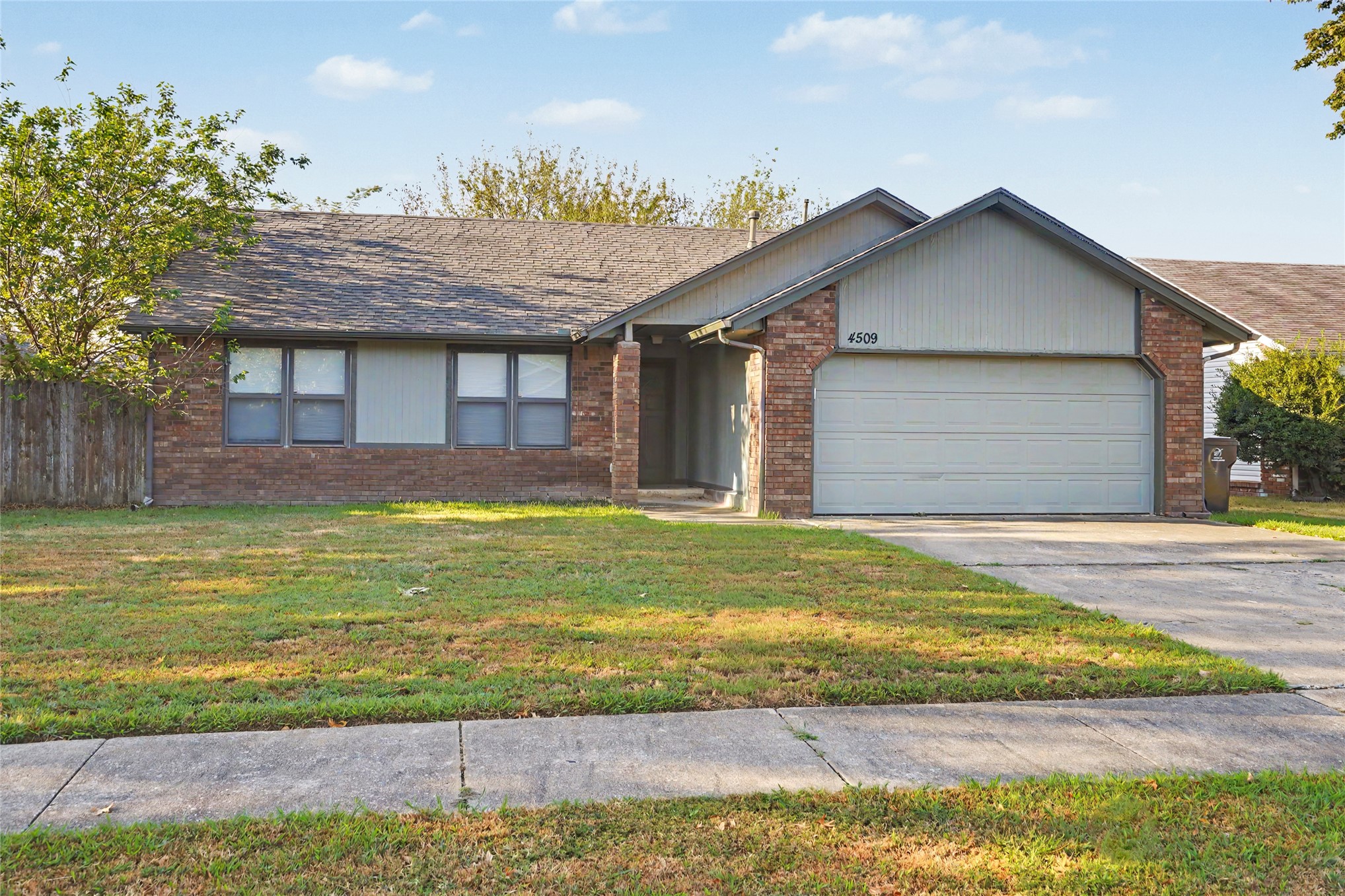 4509 W Oakland Street Property Photo 2