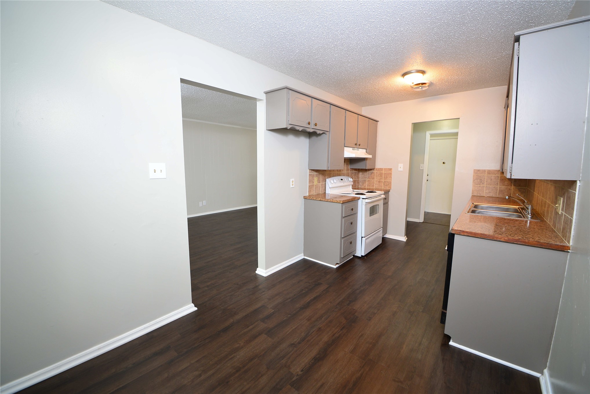 4713 S Fulton Place Property Photo 7