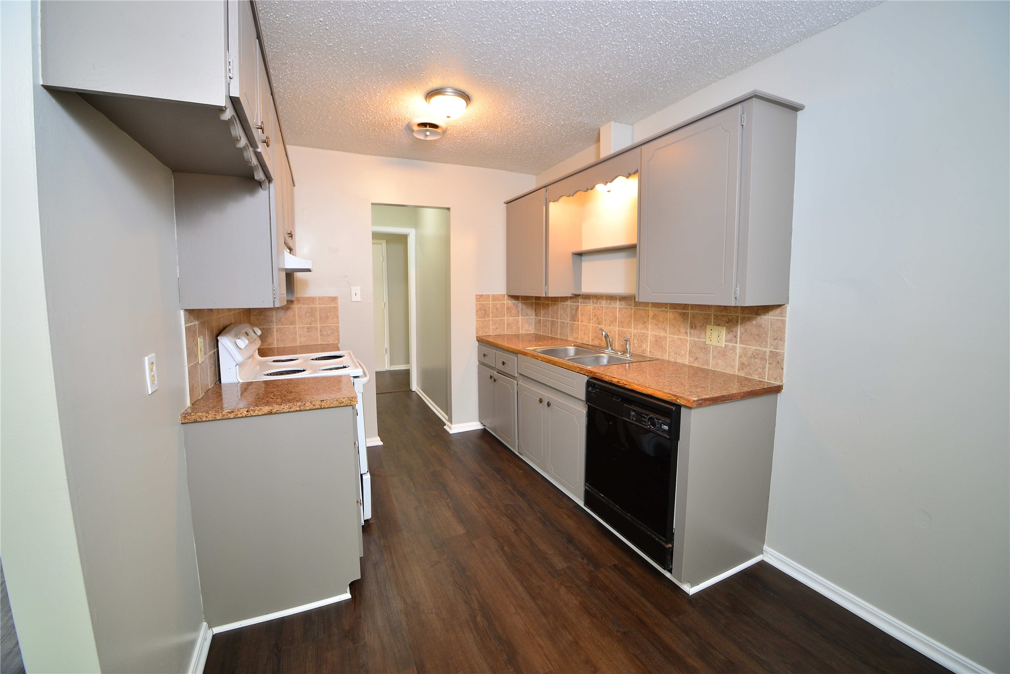 4713 S Fulton Place Property Photo 8