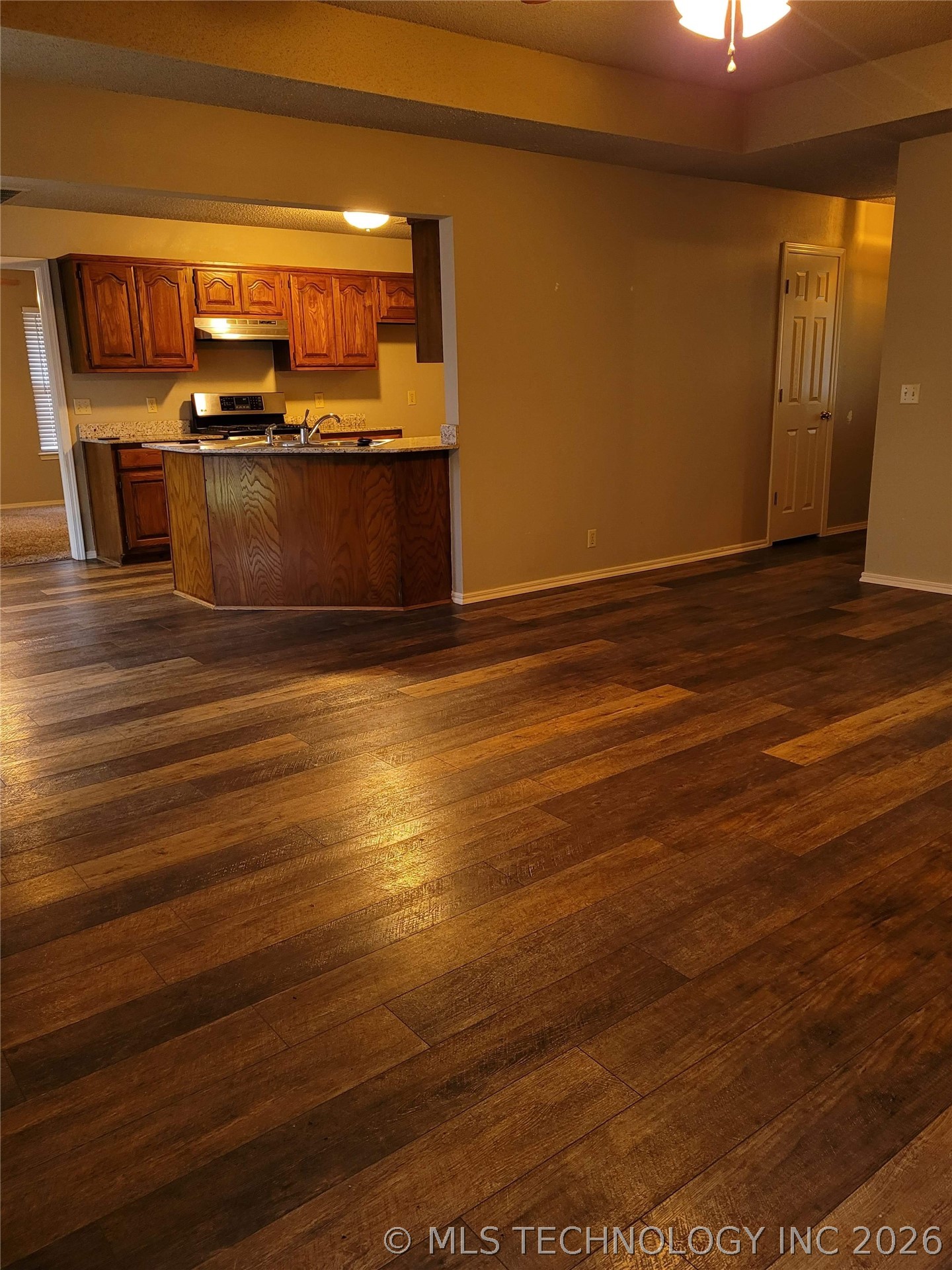 2509 W Honolulu Street Property Photo 4