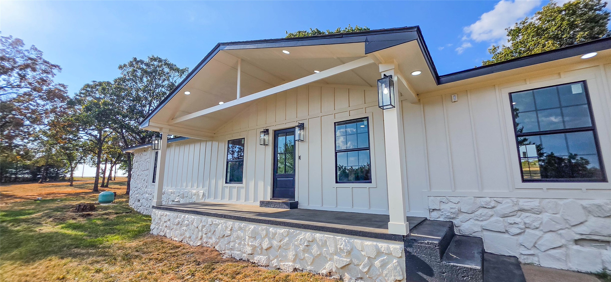 422311 E 1142 Road Property Photo 1
