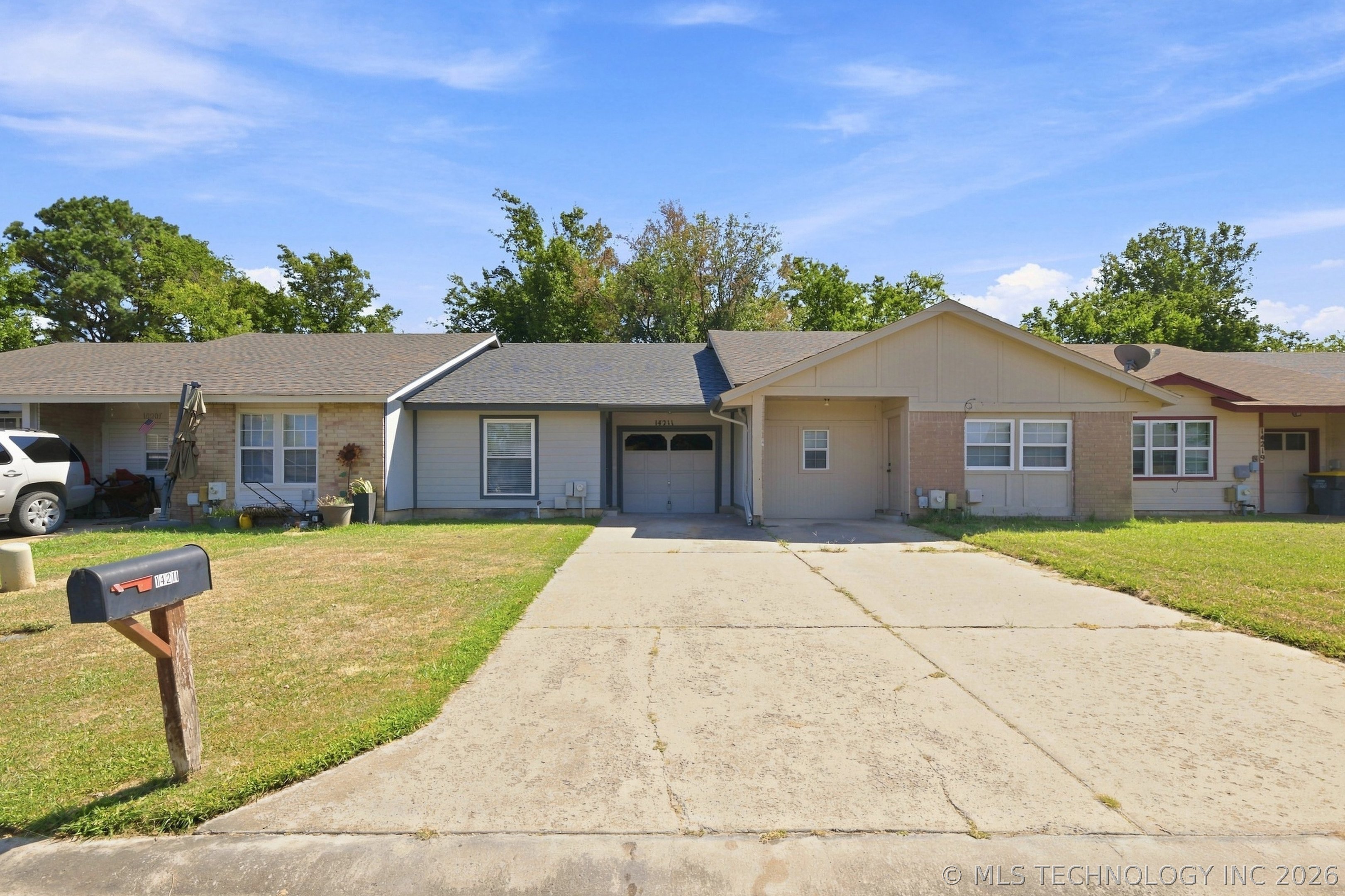 14211 S Hickory Place Property Photo 1