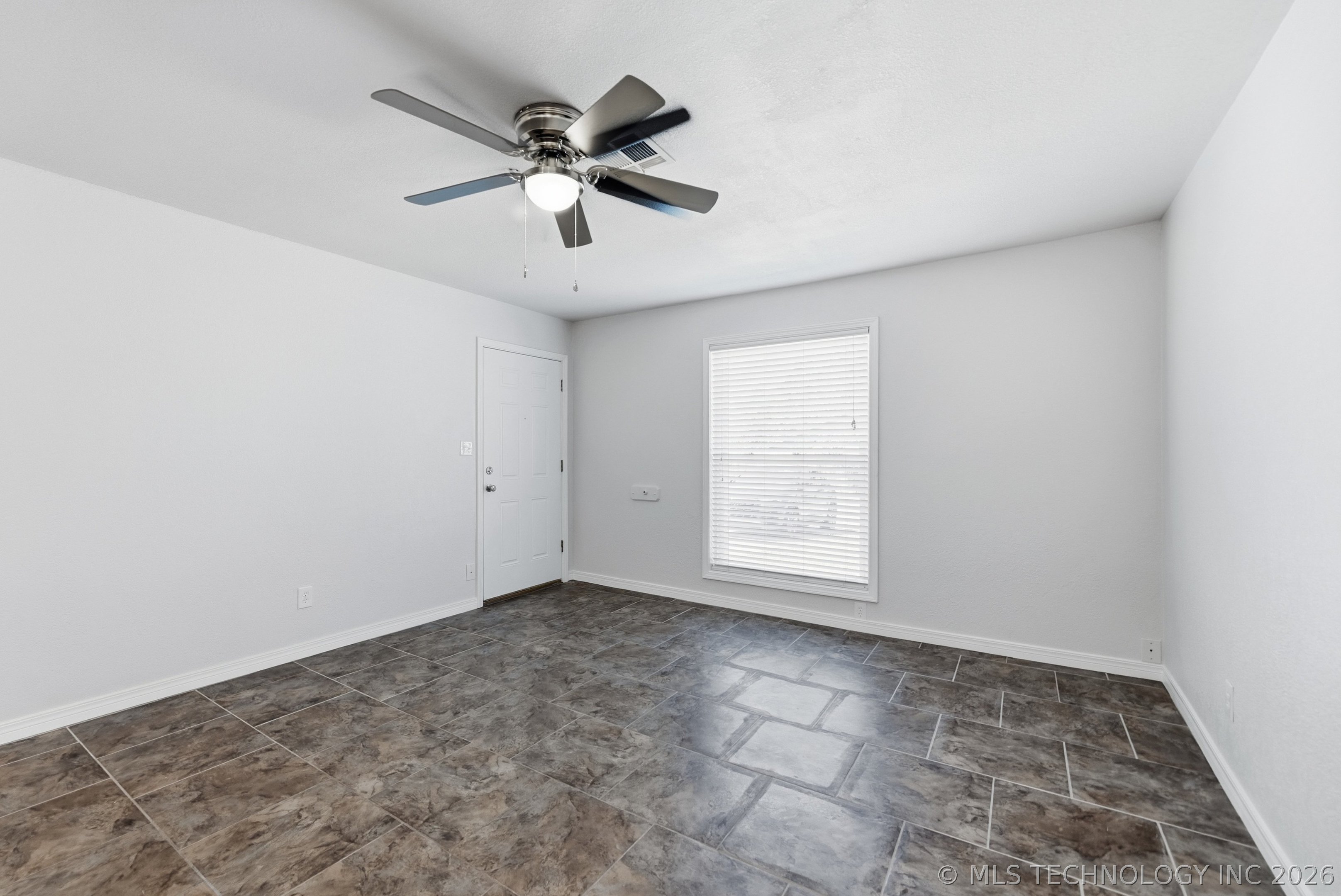 14211 S Hickory Place Property Photo 6