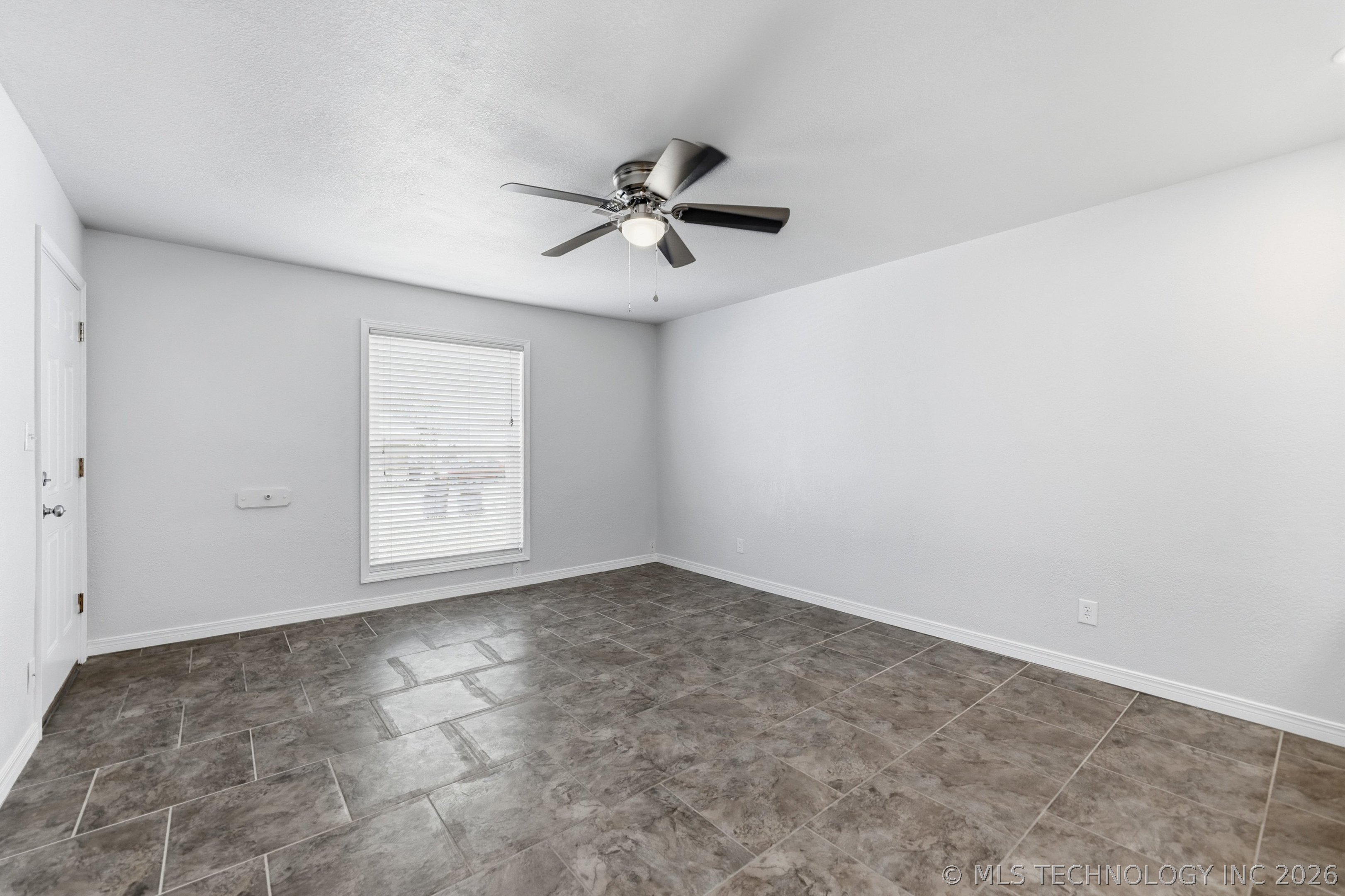 14211 S Hickory Place Property Photo 7