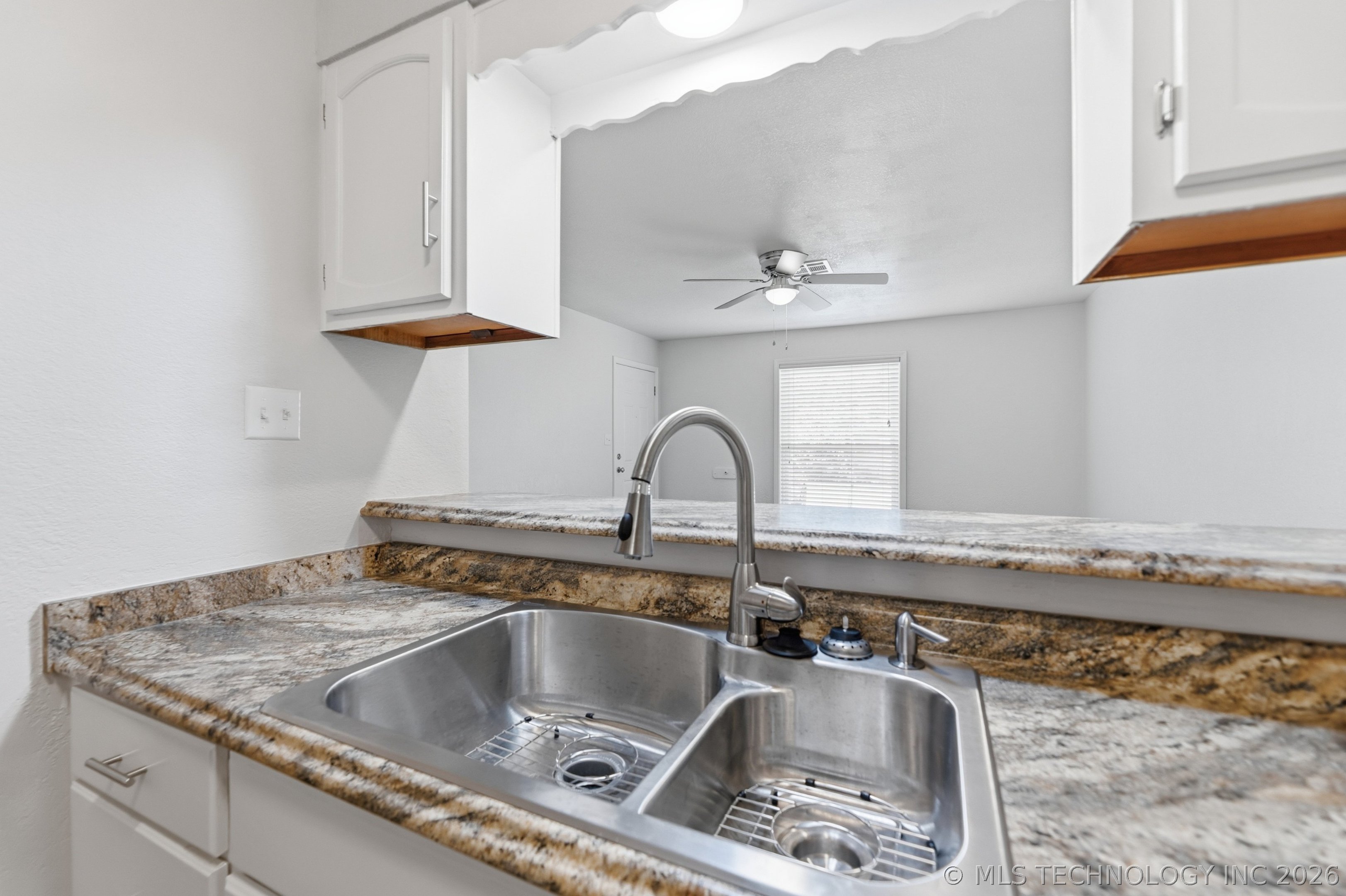 14211 S Hickory Place Property Photo 10