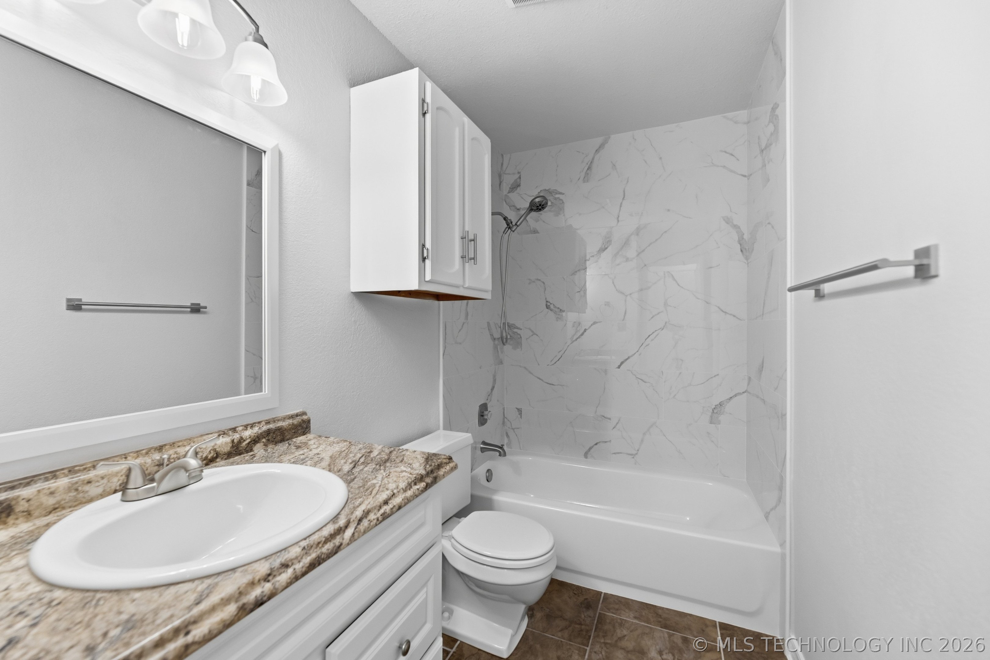 14211 S Hickory Place Property Photo 11