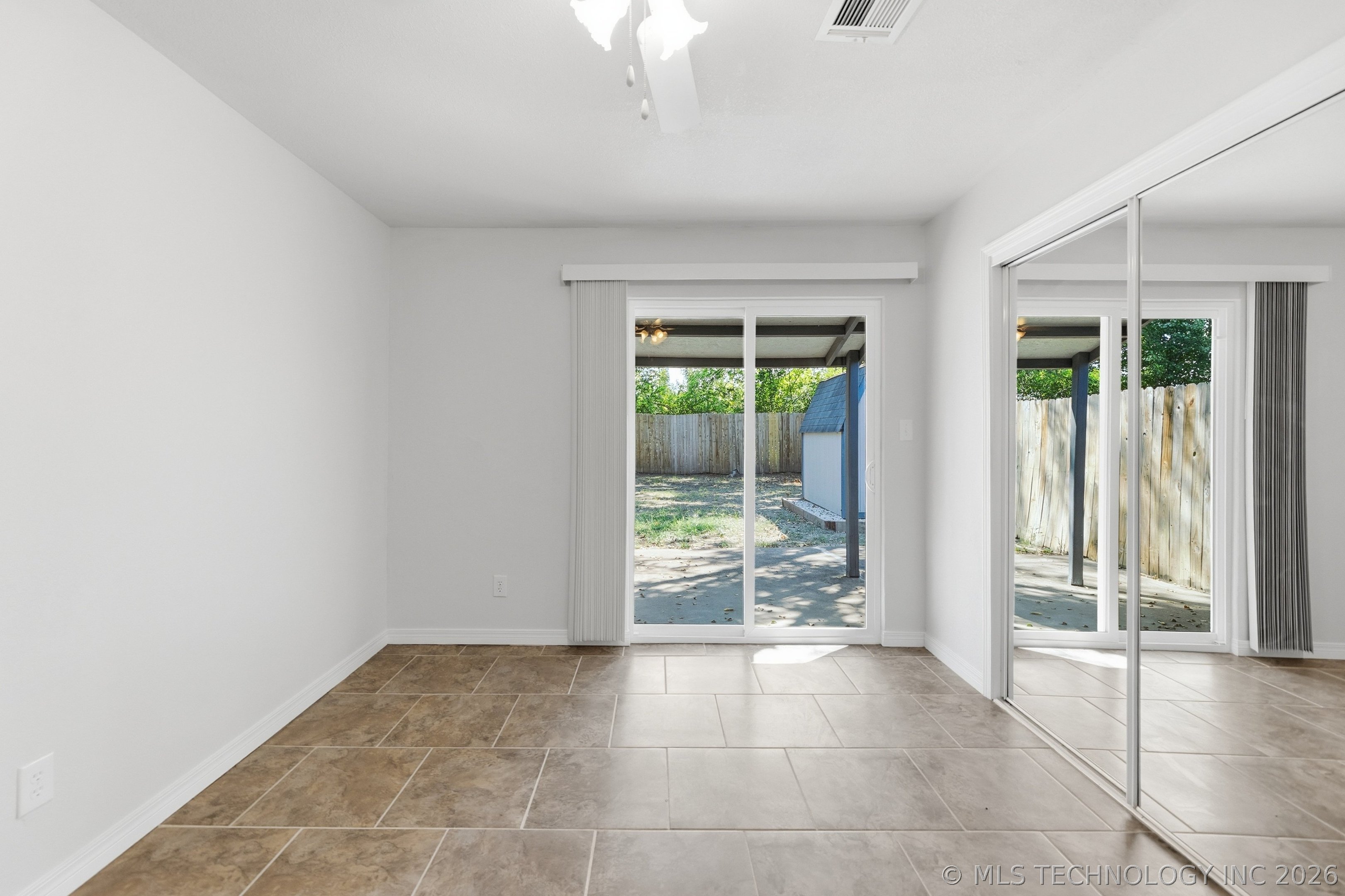 14211 S Hickory Place Property Photo 13