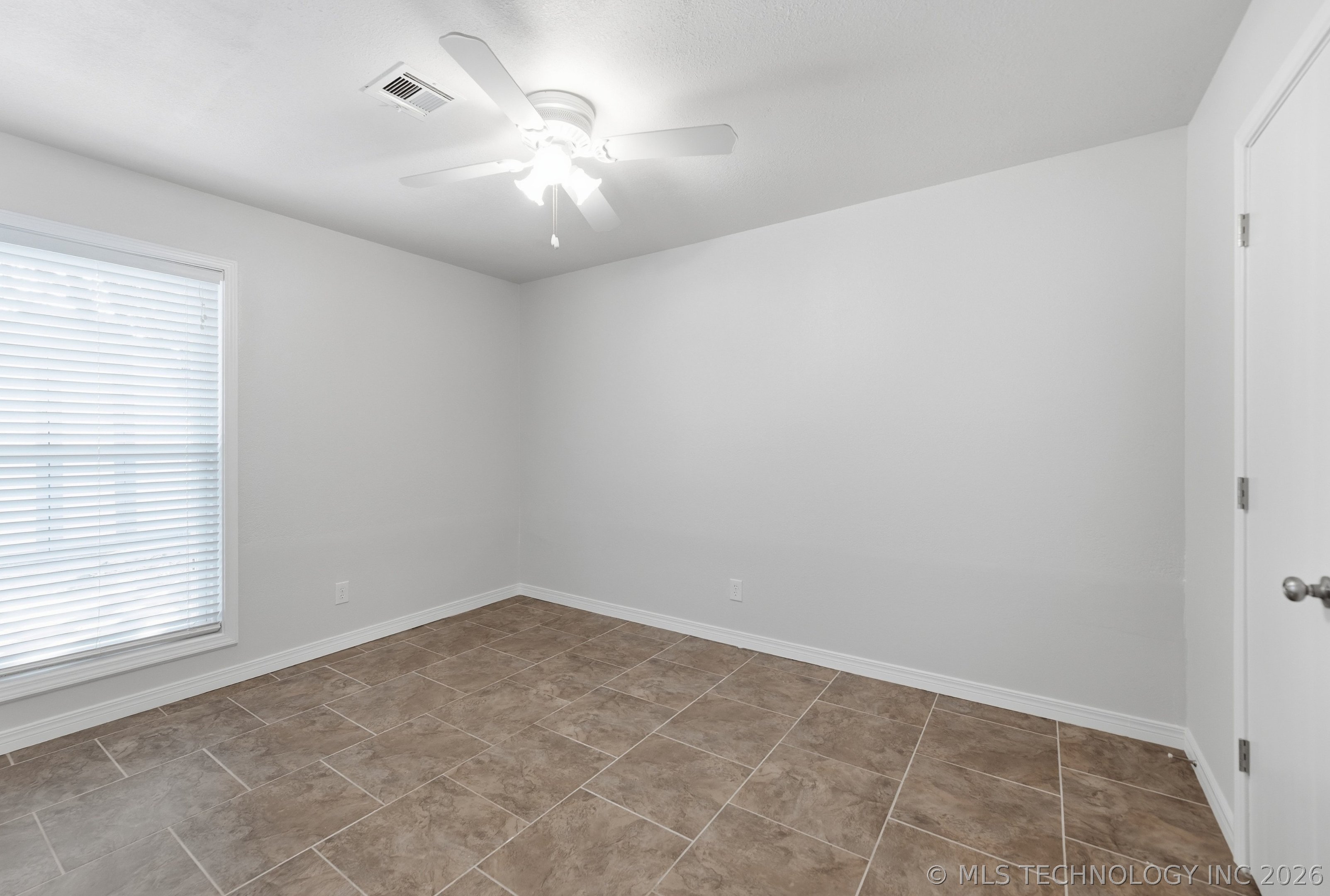 14211 S Hickory Place Property Photo 15