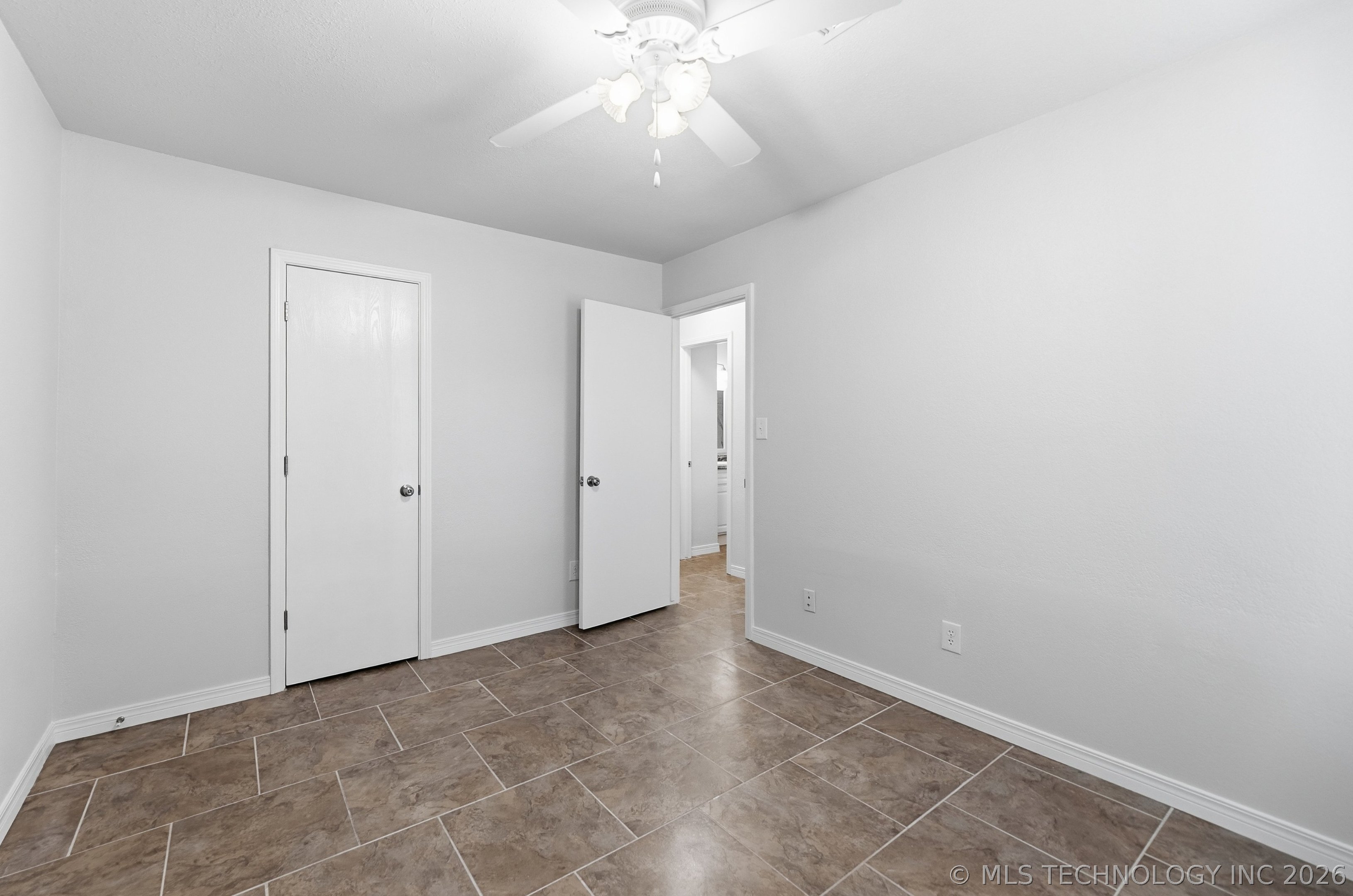 14211 S Hickory Place Property Photo 16