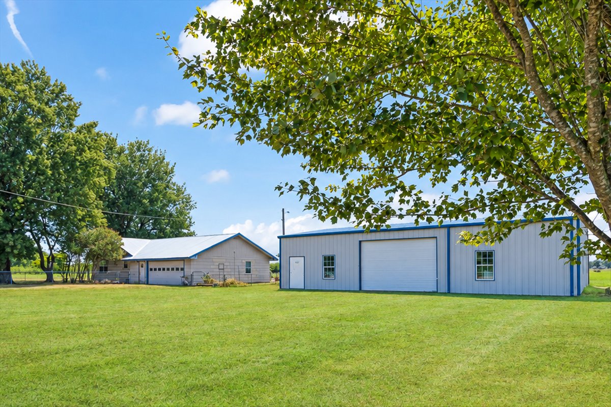 4840 River Road Property Photo 1
