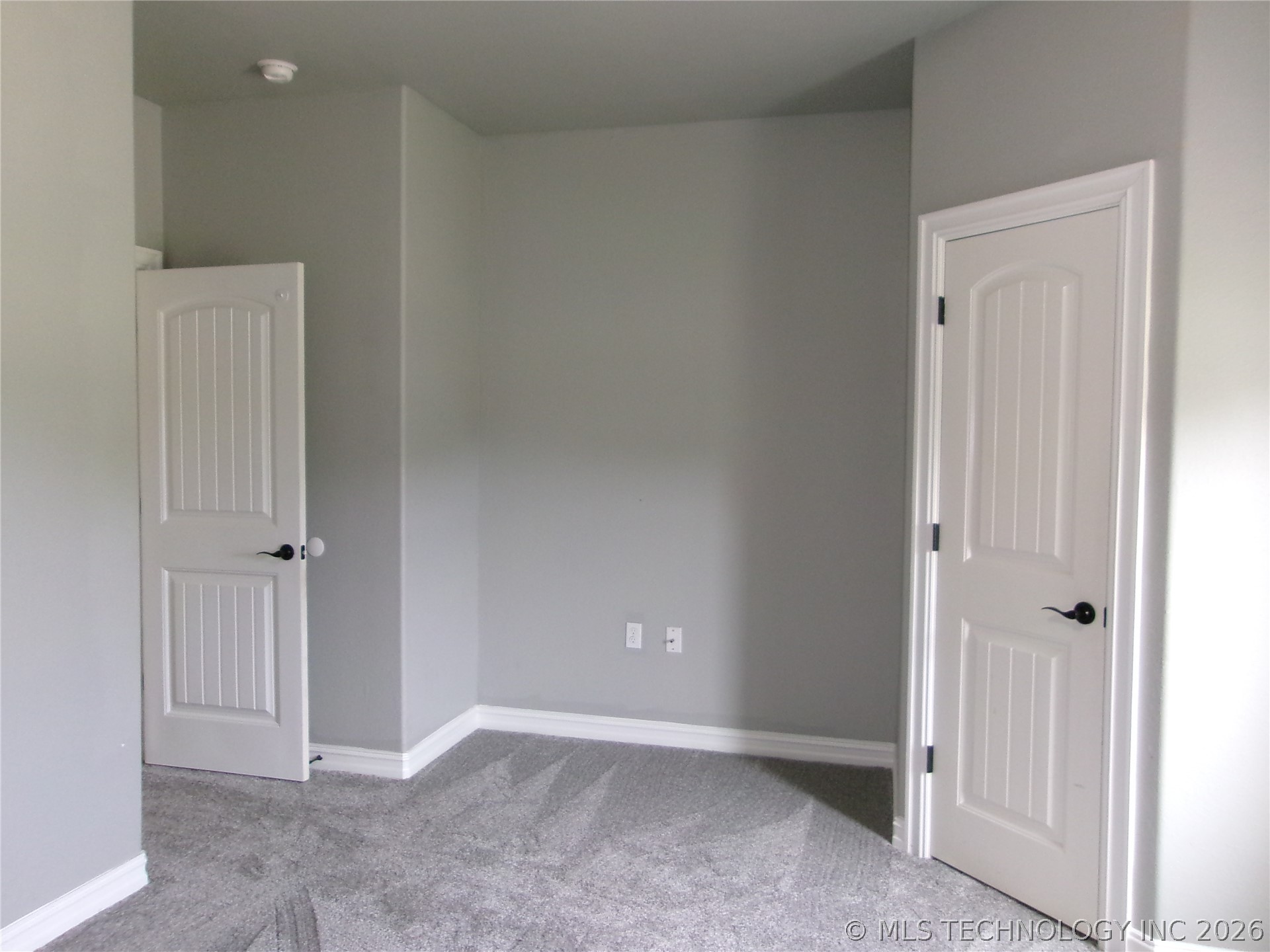 2071 E 53rd S Property Photo 15