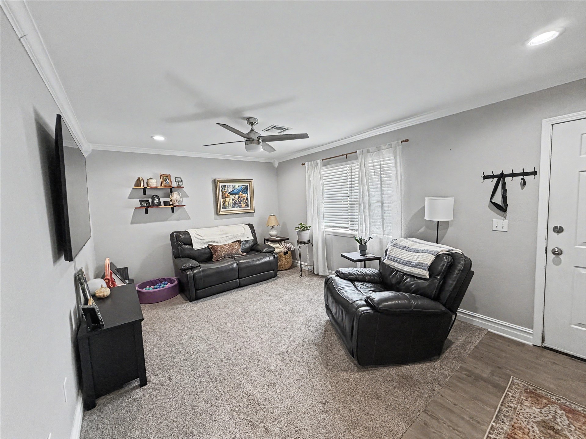 317 E South Street Property Photo 5