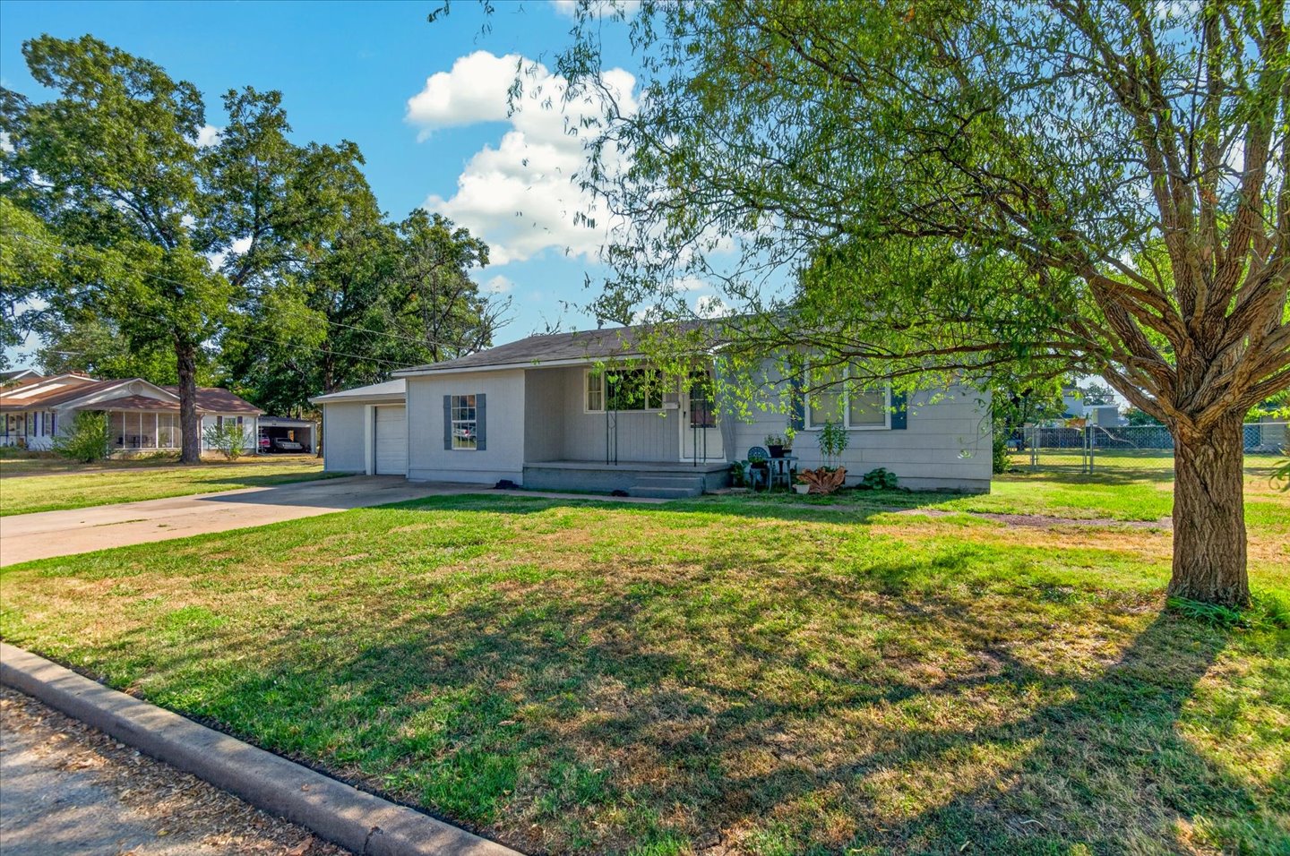 622 N Cherokee Avenue Property Photo 3
