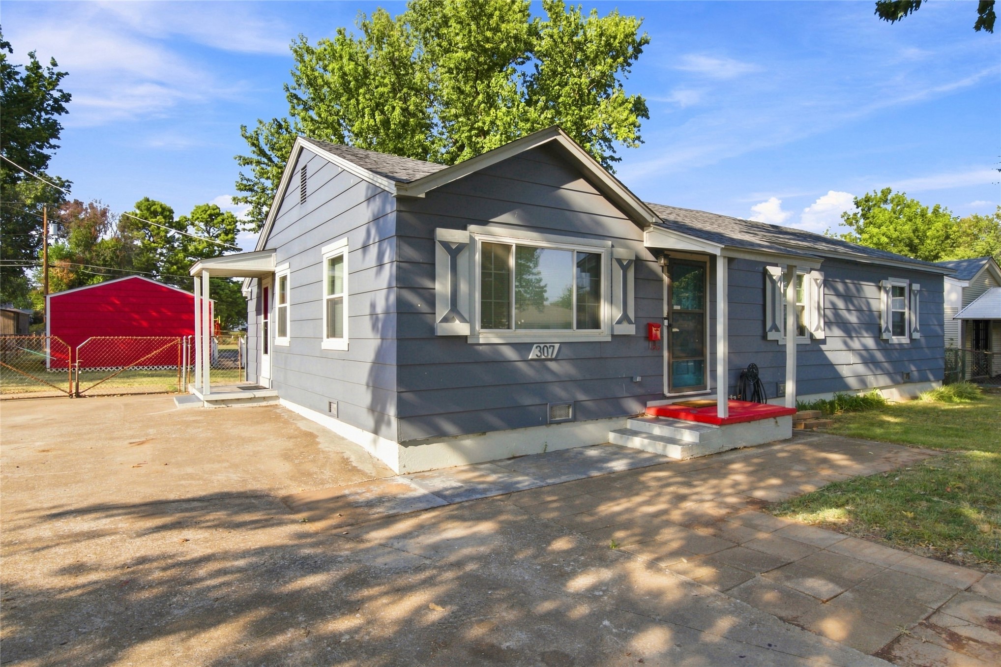 307 W 44th Street Property Photo 2
