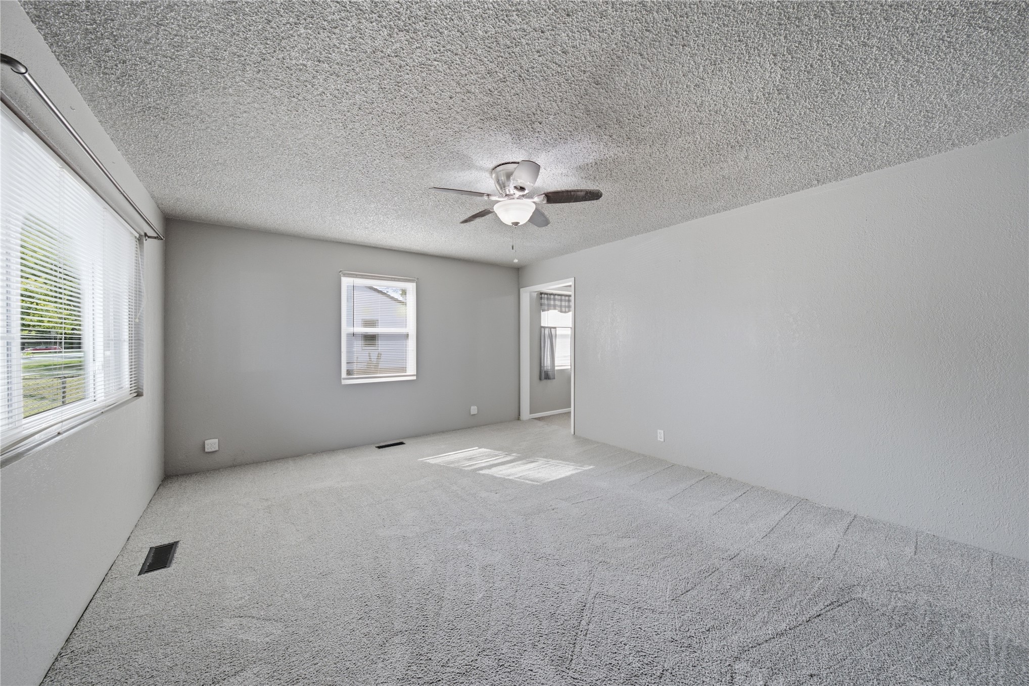 307 W 44th Street Property Photo 4