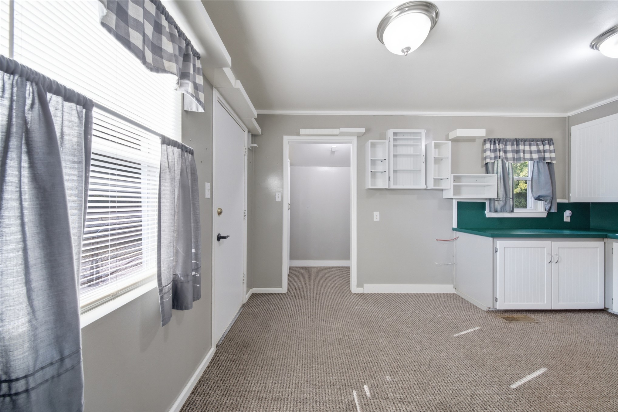 307 W 44th Street Property Photo 8