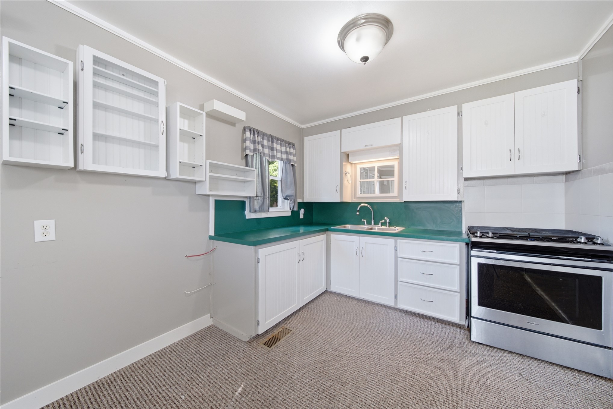 307 W 44th Street Property Photo 9
