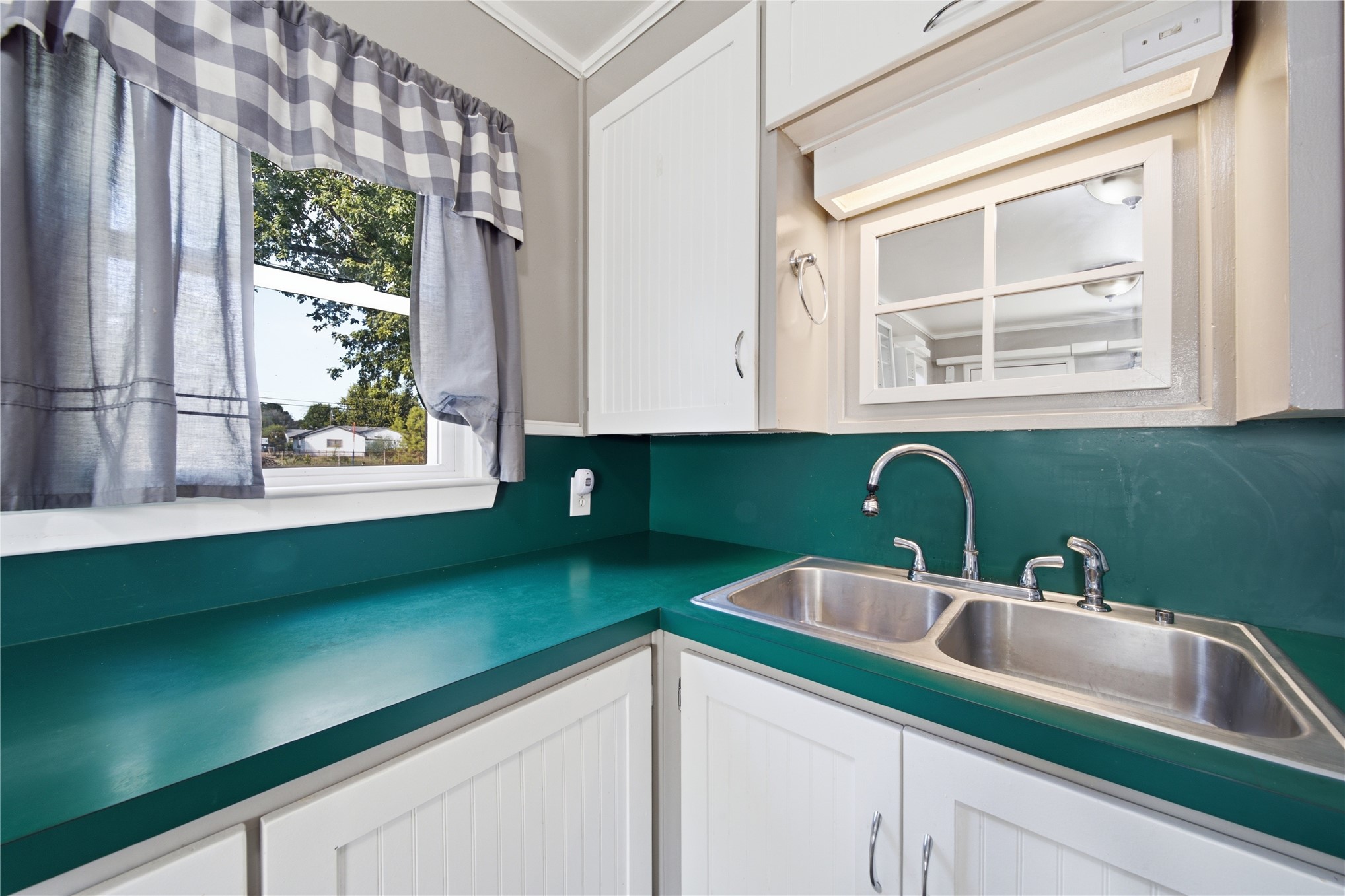 307 W 44th Street Property Photo 11