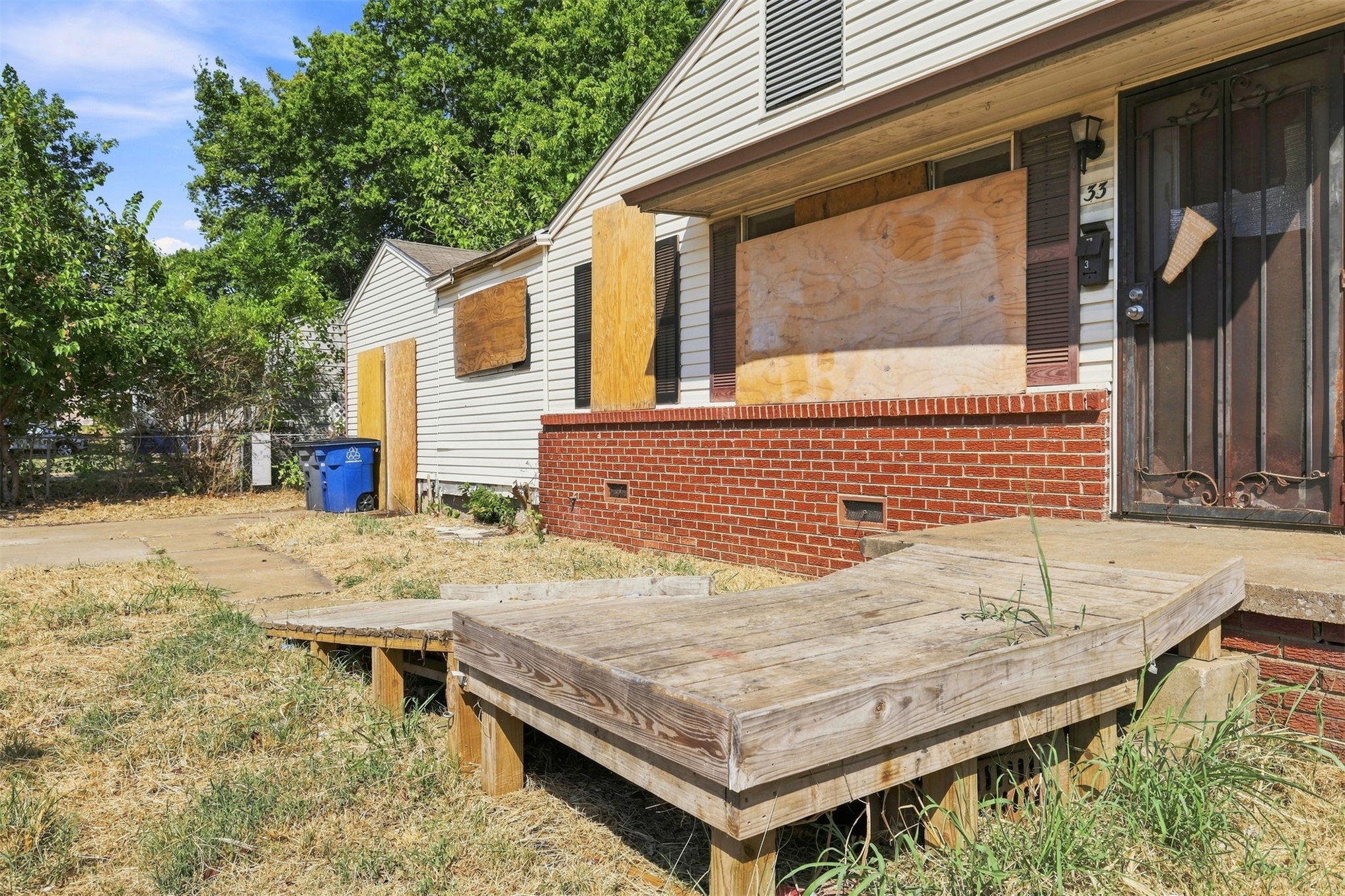 33 E 49th Place N Property Photo 3