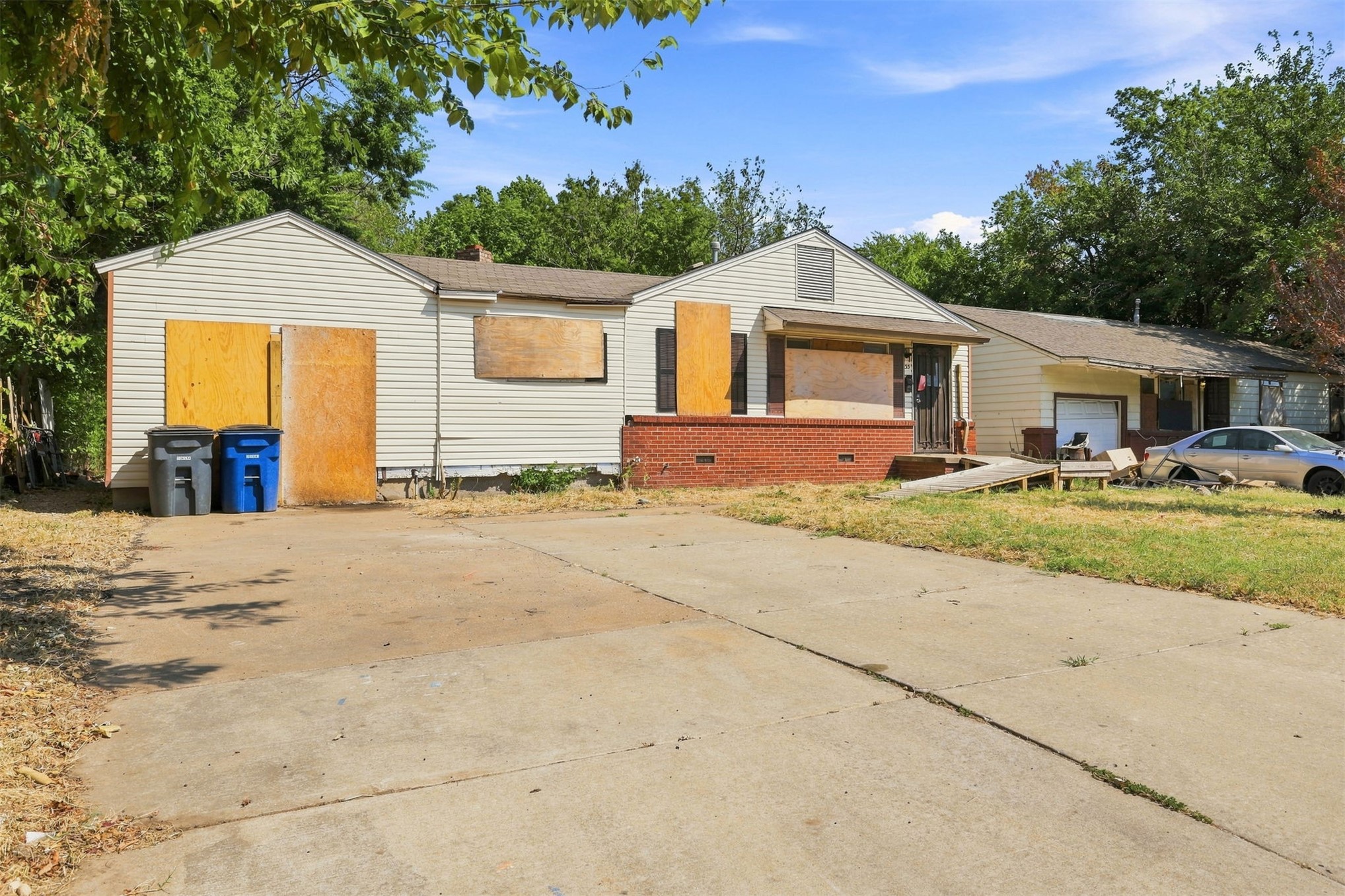 33 E 49th Place N Property Photo 4