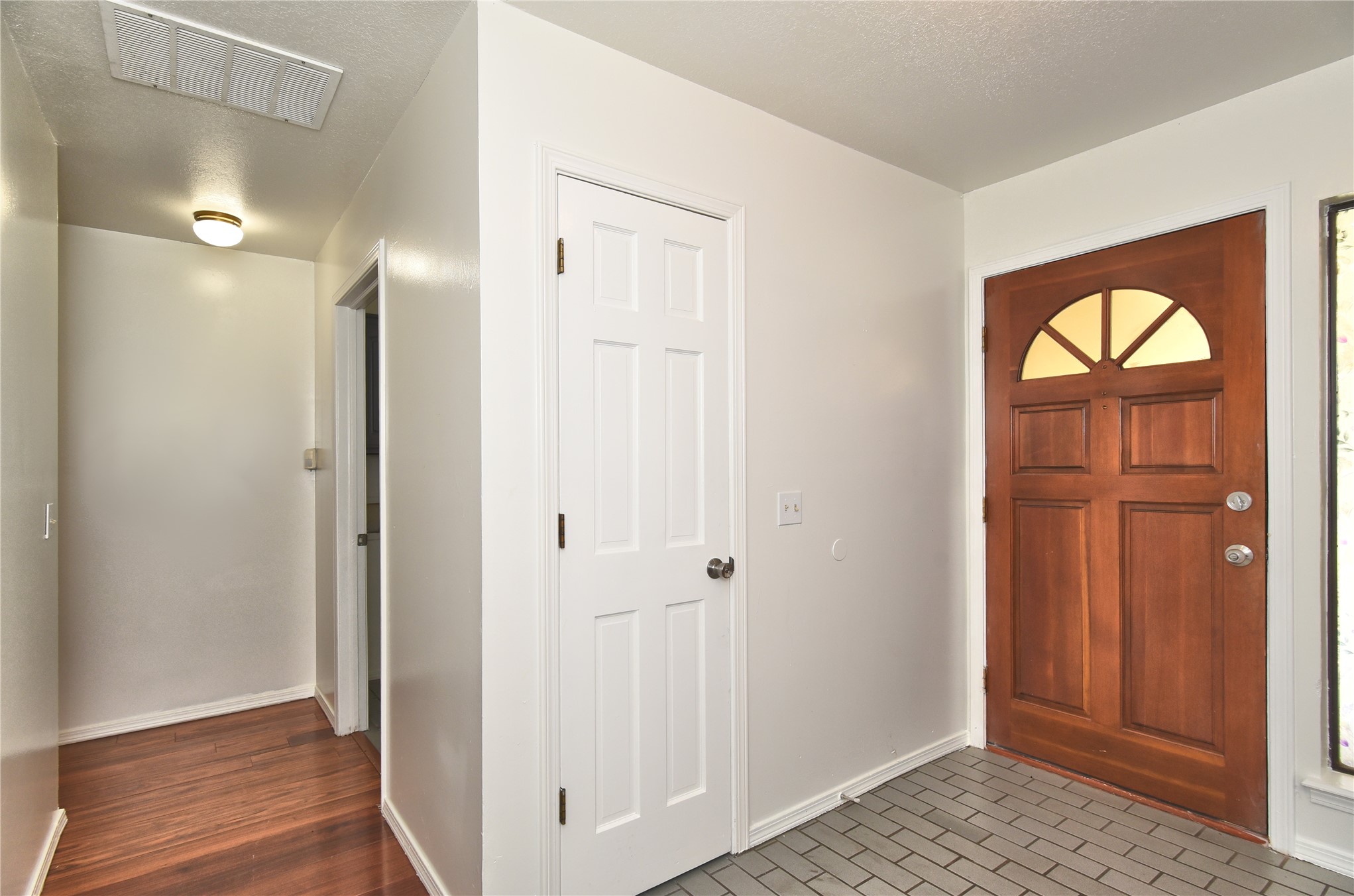 1521 E 75th Court Property Photo 2