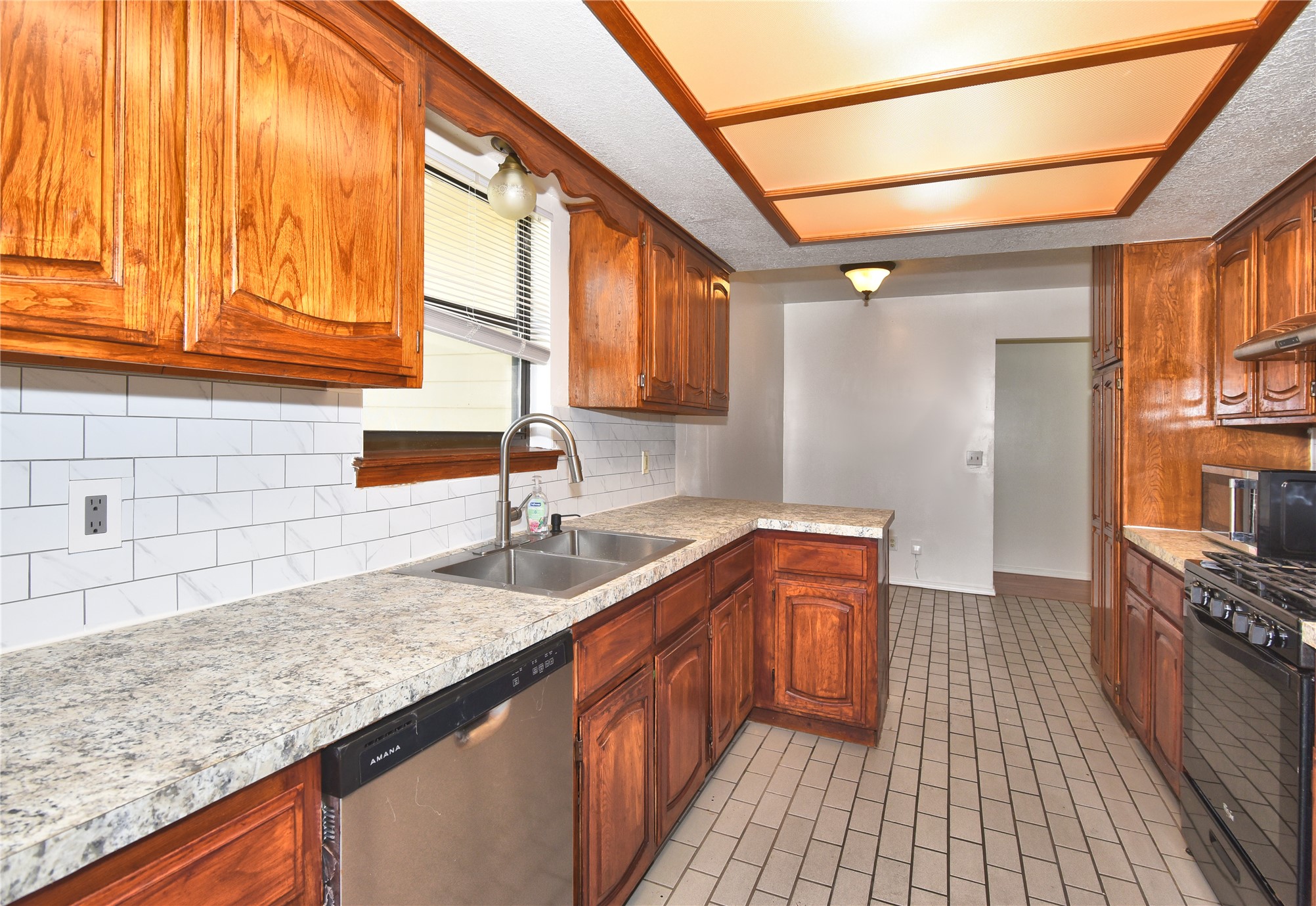 1521 E 75th Court Property Photo 8