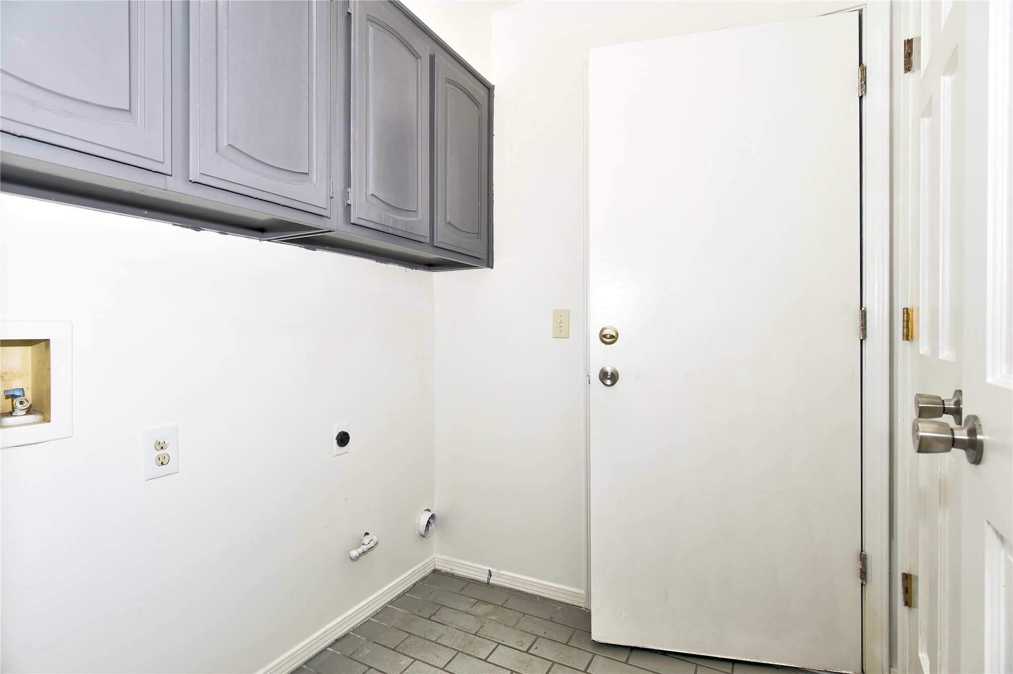 1521 E 75th Court Property Photo 13