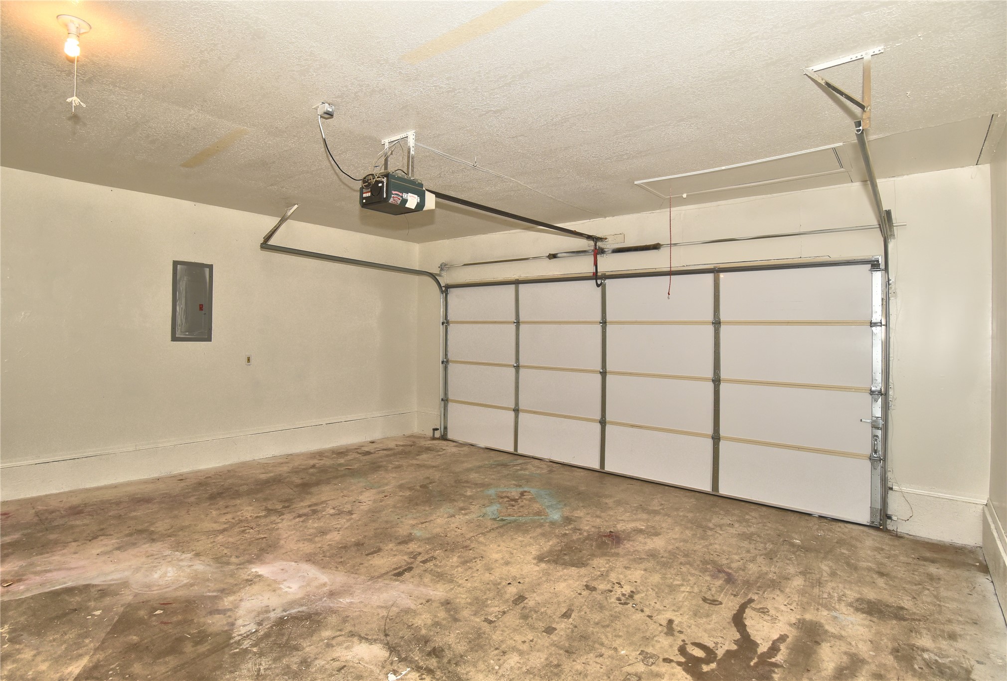 1521 E 75th Court Property Photo 16