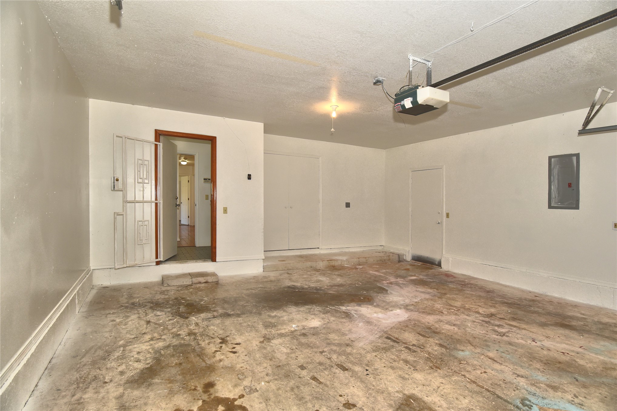 1521 E 75th Court Property Photo 17