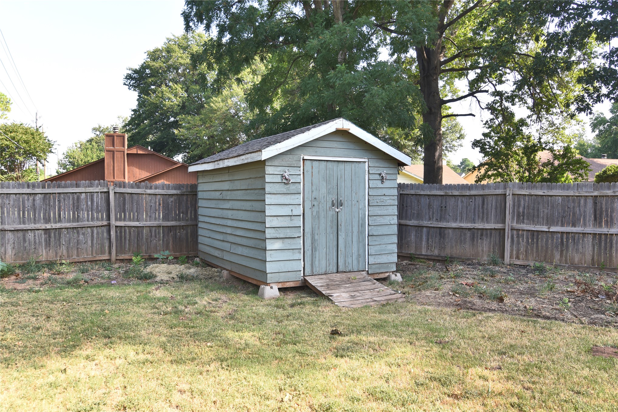 1521 E 75th Court Property Photo 28