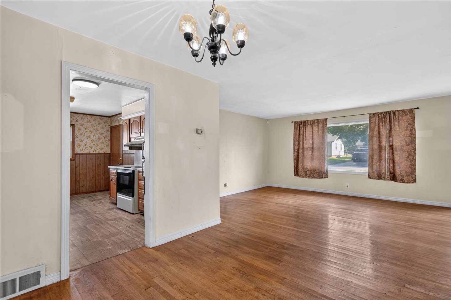 1841 S Armstrong Avenue Property Photo 6