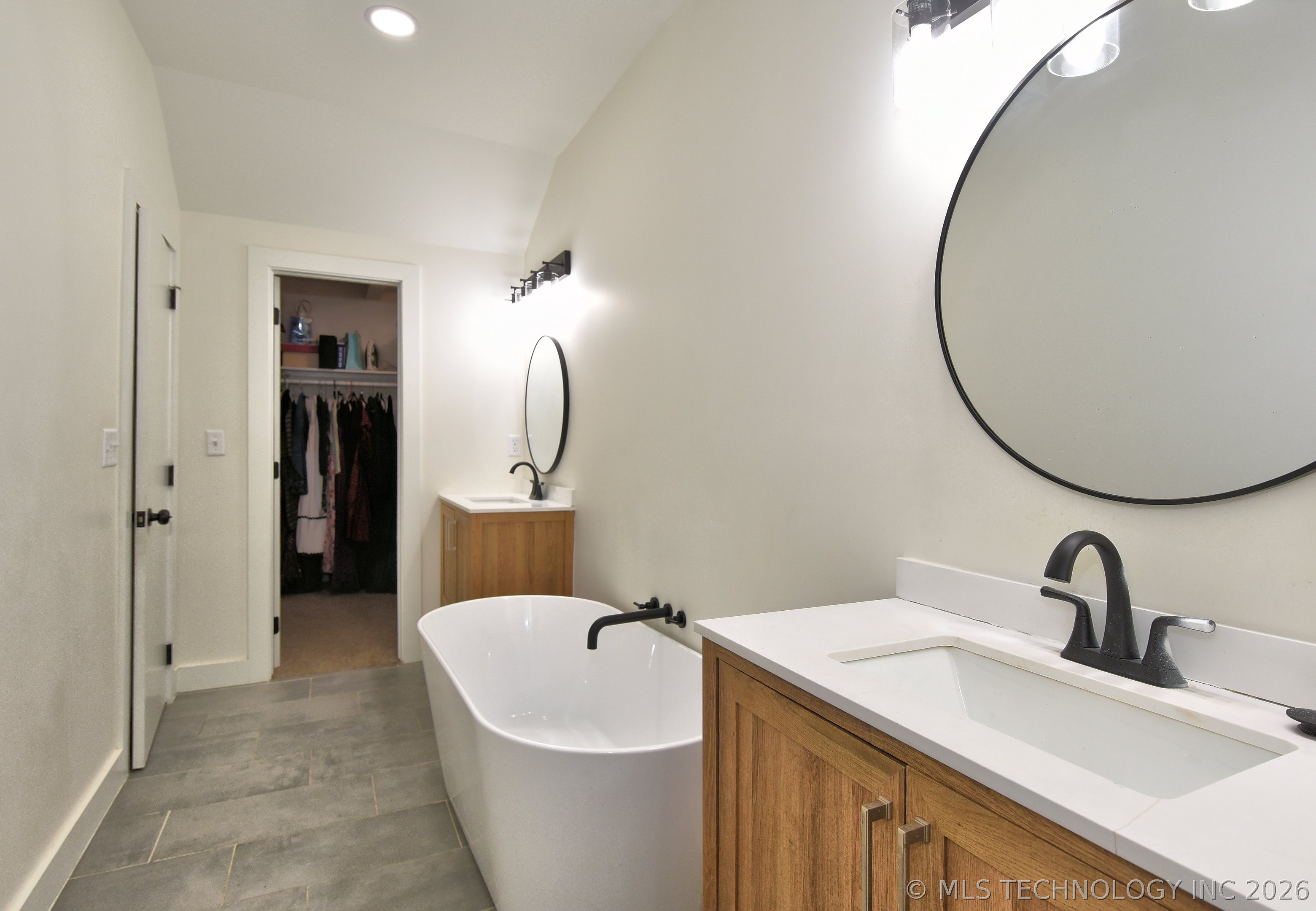 9022 E 60th Street Property Photo 24