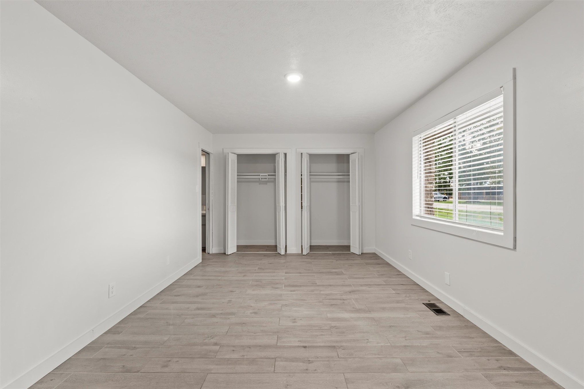 2401 Grandview Avenue Property Photo 5