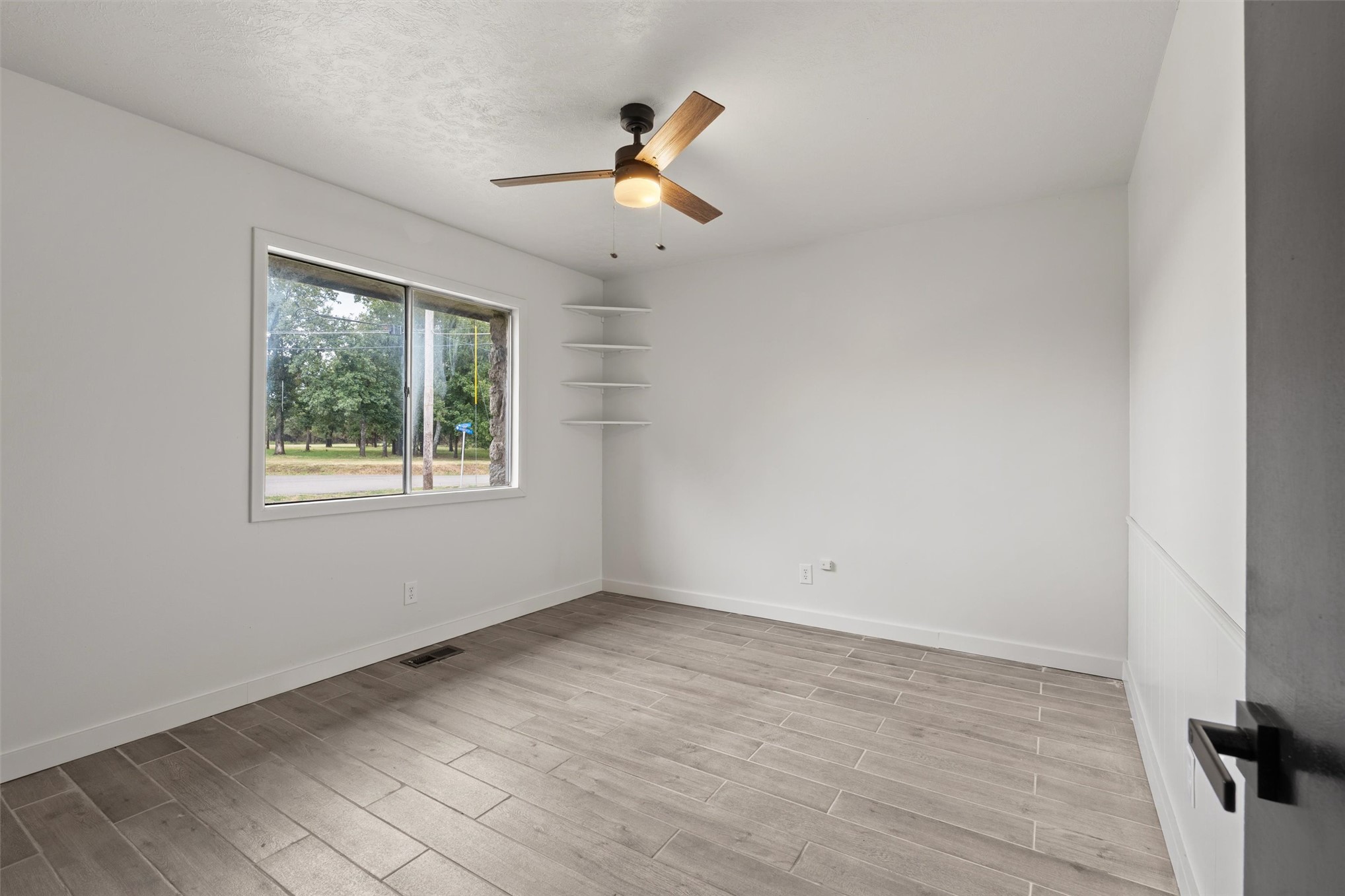 2401 Grandview Avenue Property Photo 8