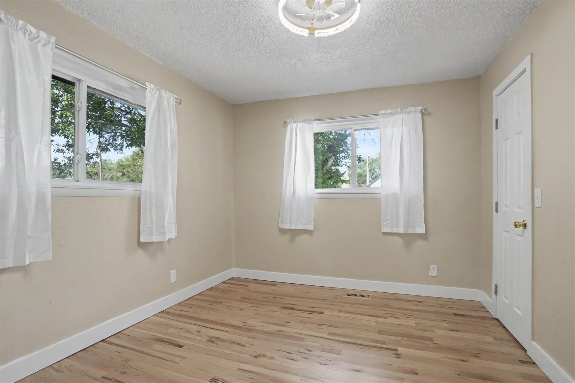 505 N Ross Street Property Photo 33