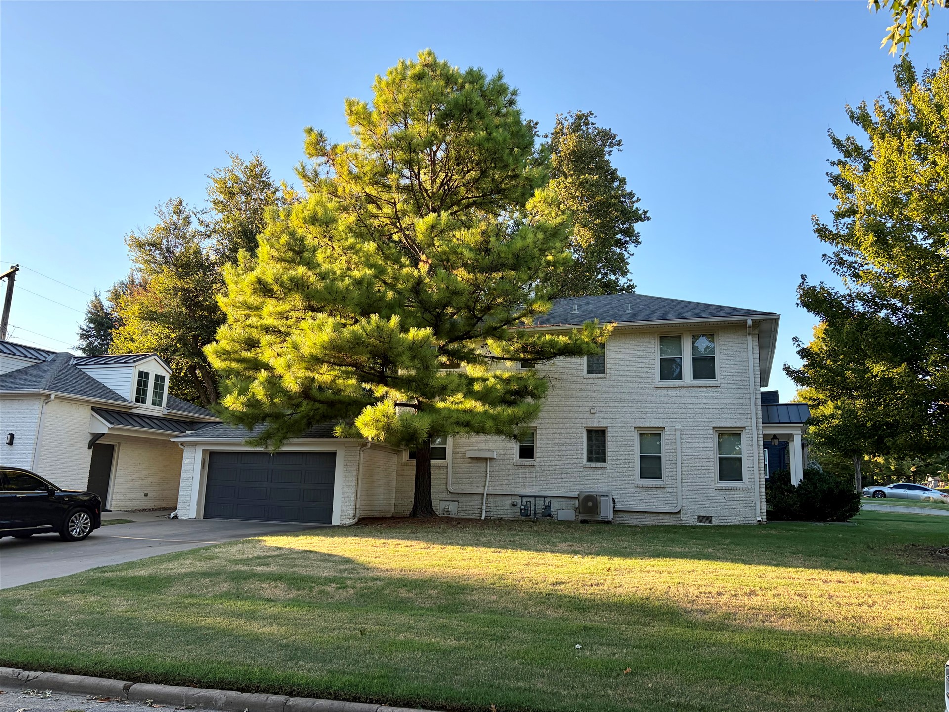 1630 S Columbia Place Property Photo 2