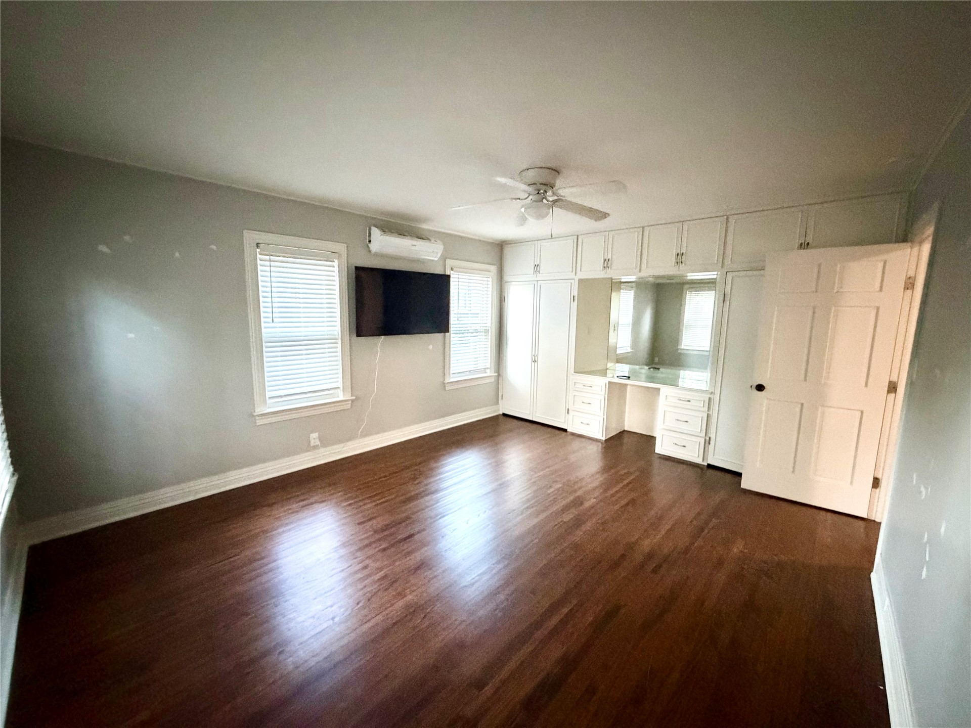 1630 S Columbia Place Property Photo 6